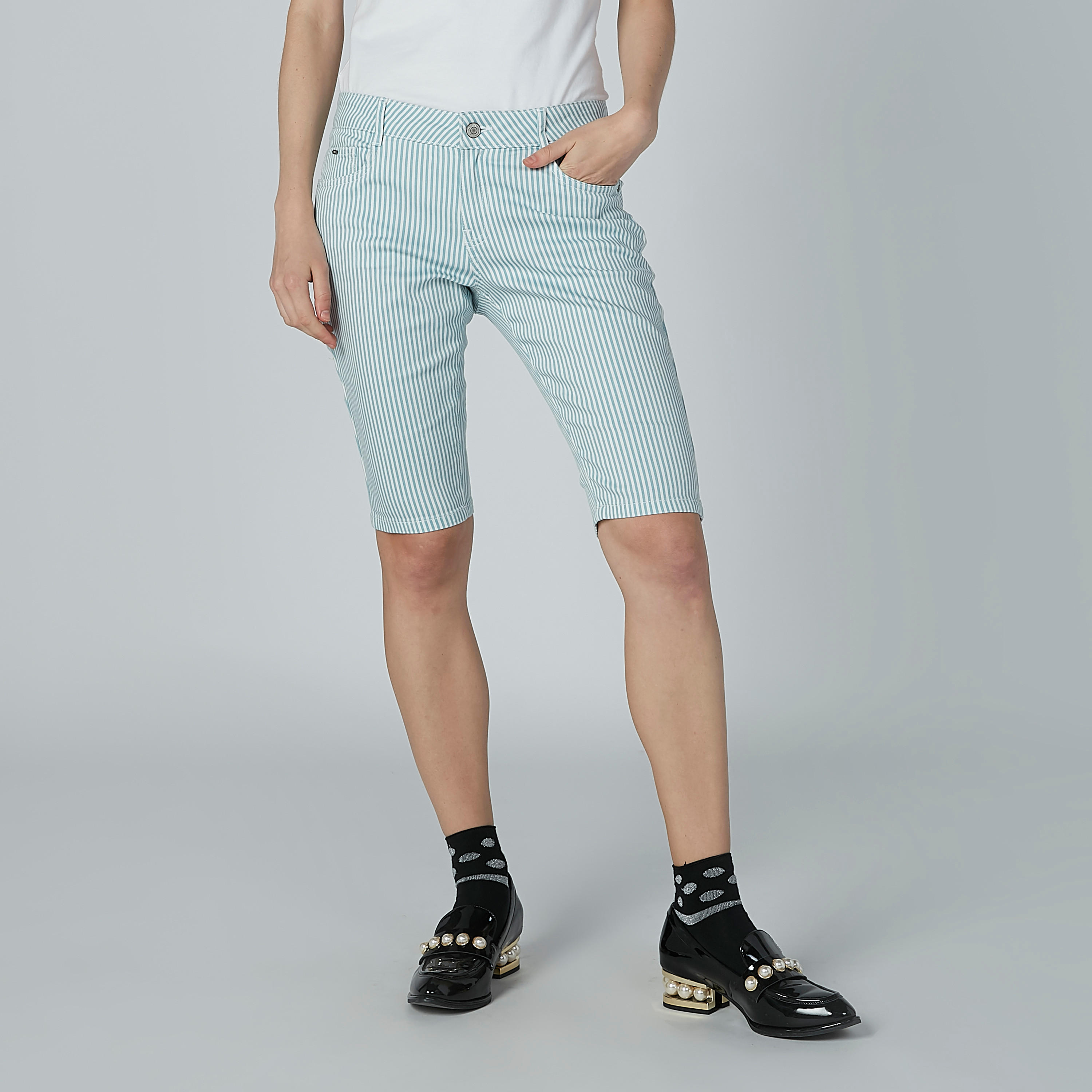شورت دينم مقلّم بجيوب-women-clothing-bottoms-shorts-image-2