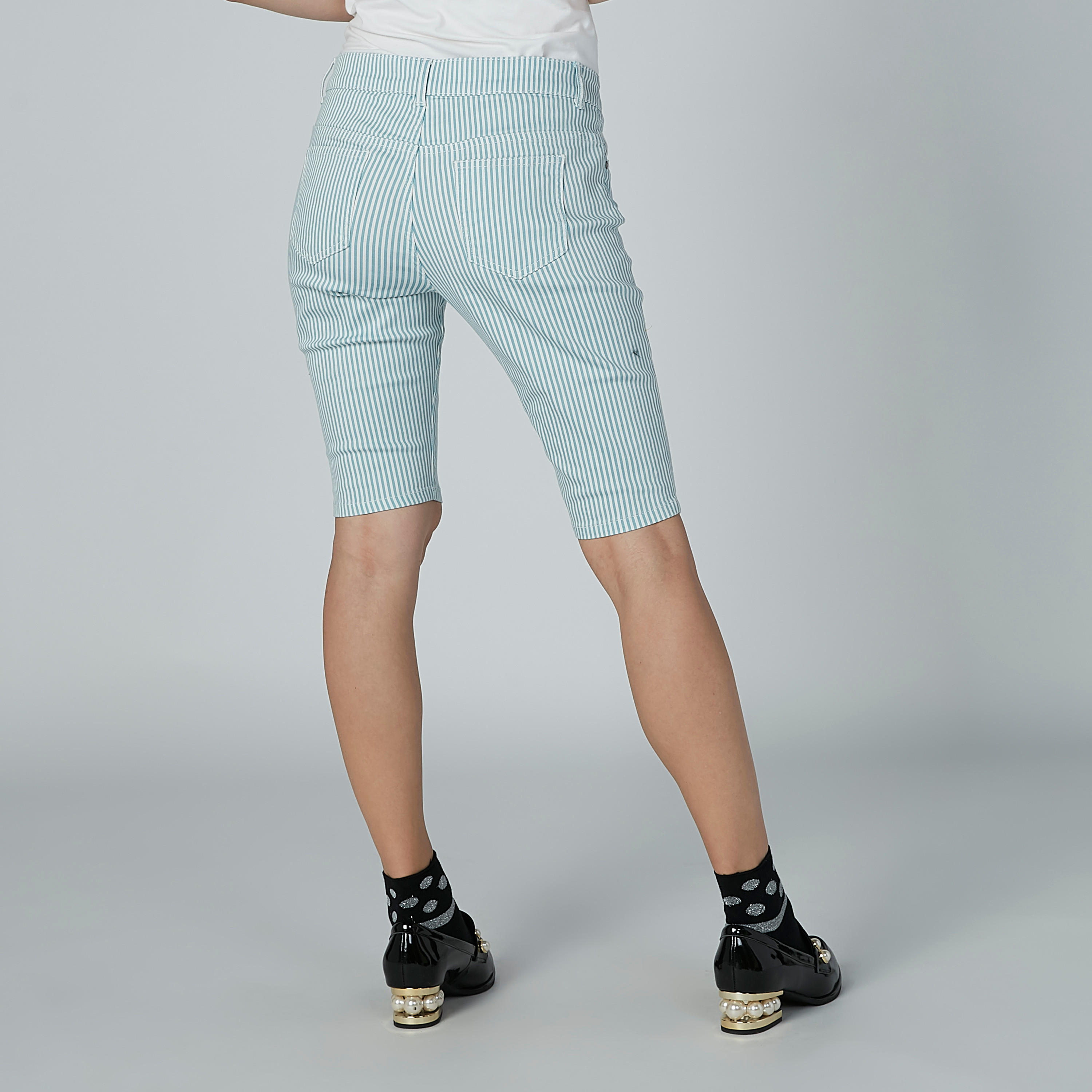 شورت دينم مقلّم بجيوب-women-clothing-bottoms-shorts-image-5