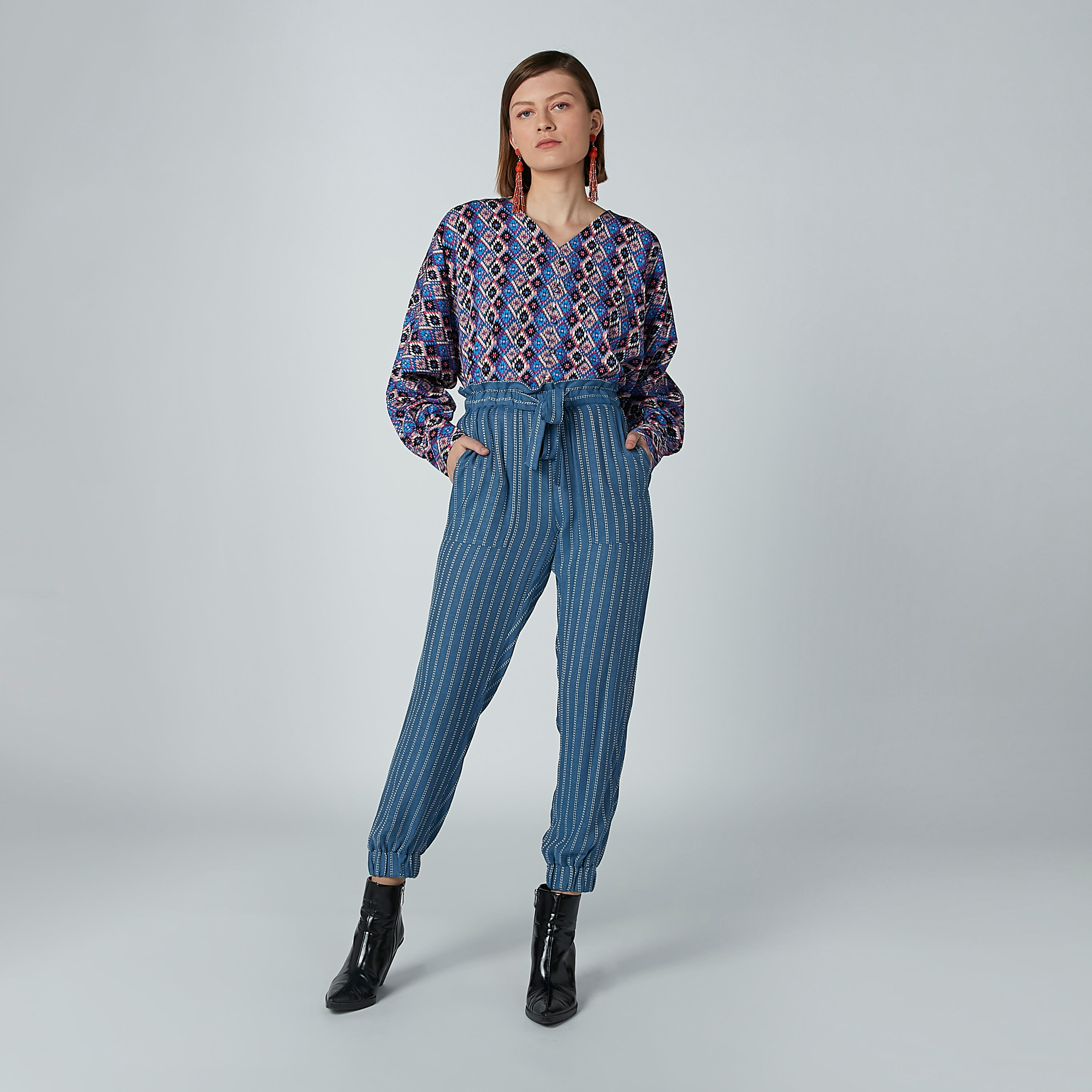 بنطال رياضي دينم مقلّم بأساور مطّاطية وجيوب-women-clothing-bottoms-joggers-image-3