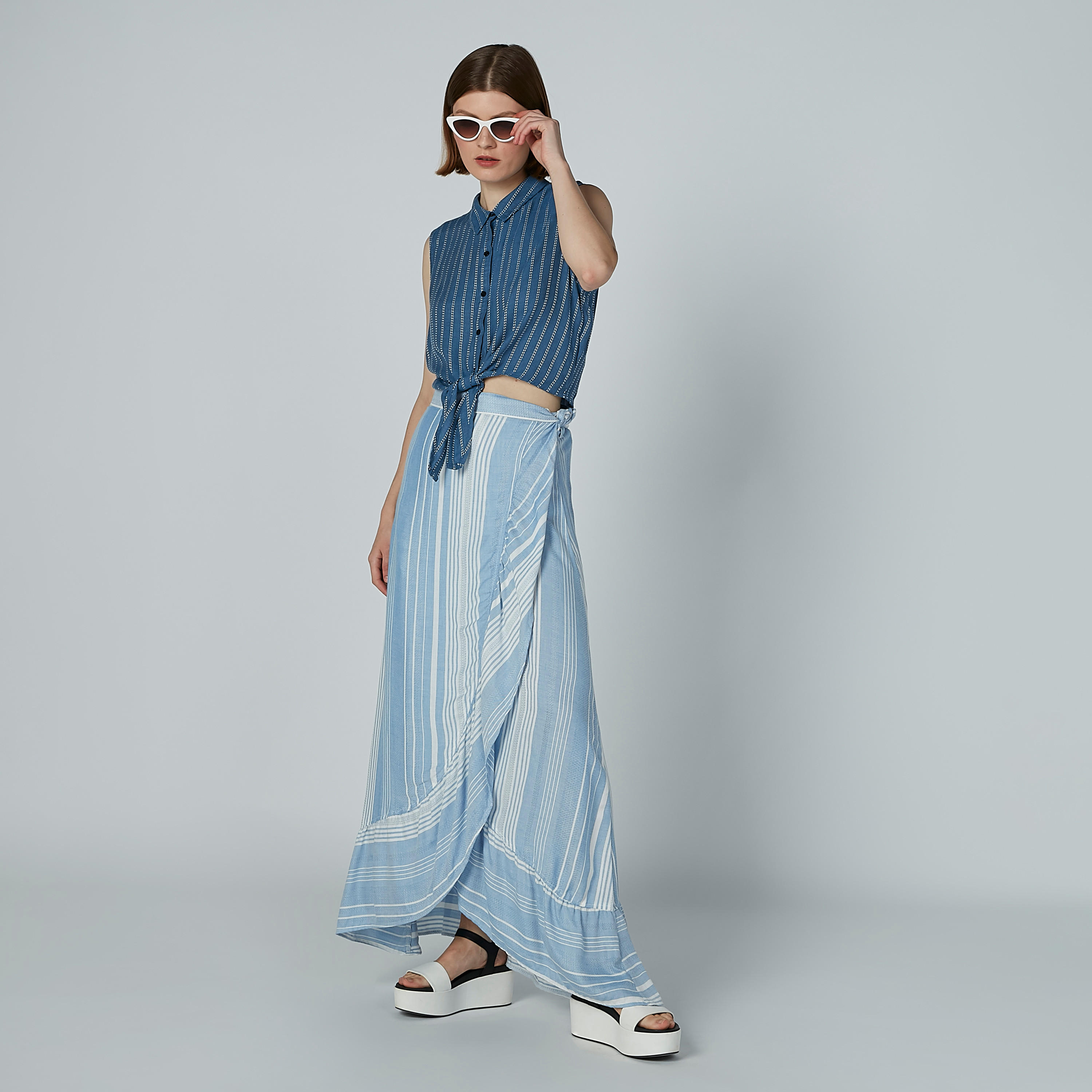 تنورة طويلة ملفوفة ومقلّمة بأربطة-women-clothing-bottoms-skirts-image-1