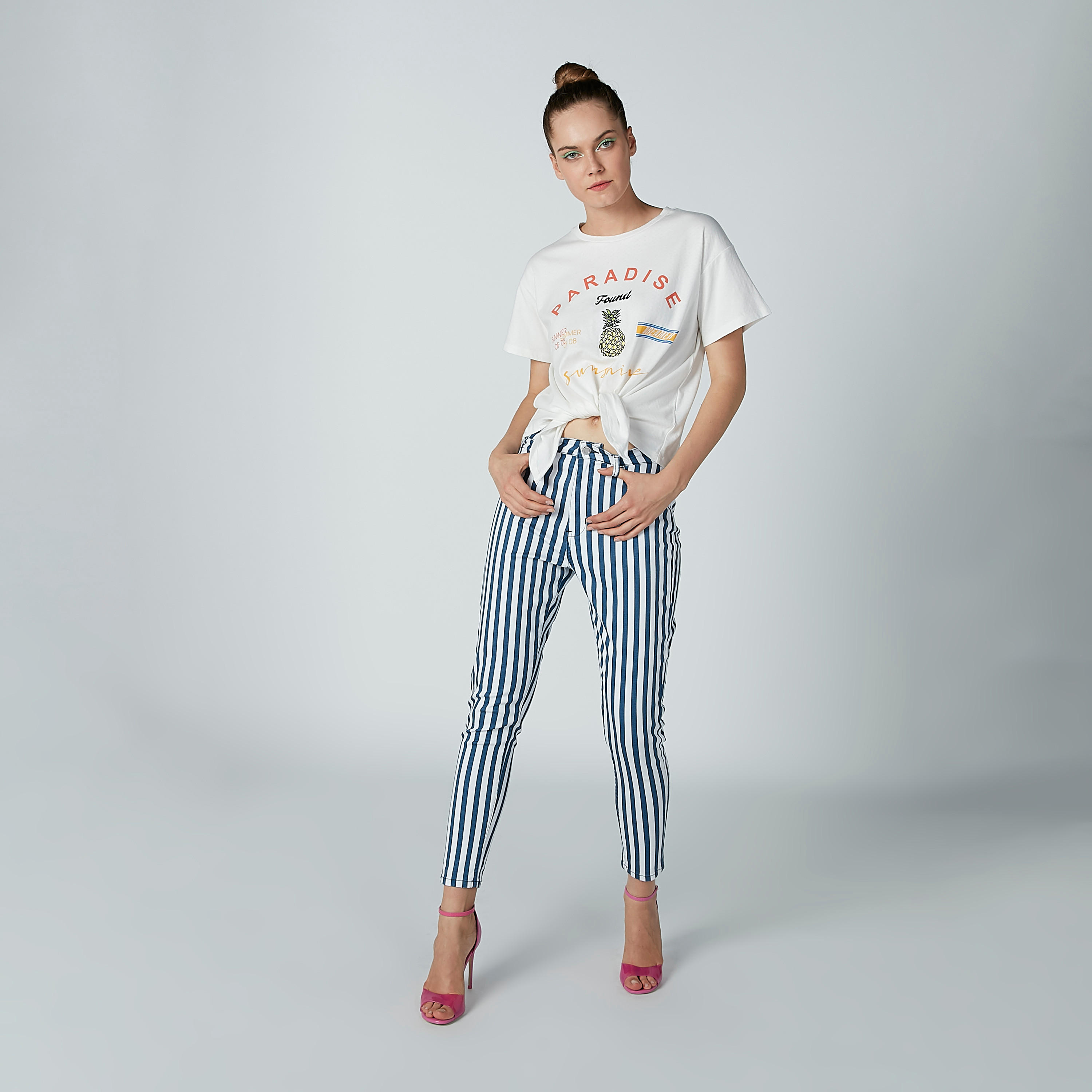 بنطال جينز قصير مقلّم بجيوب-women-clothing-bottoms-jeans-image-2