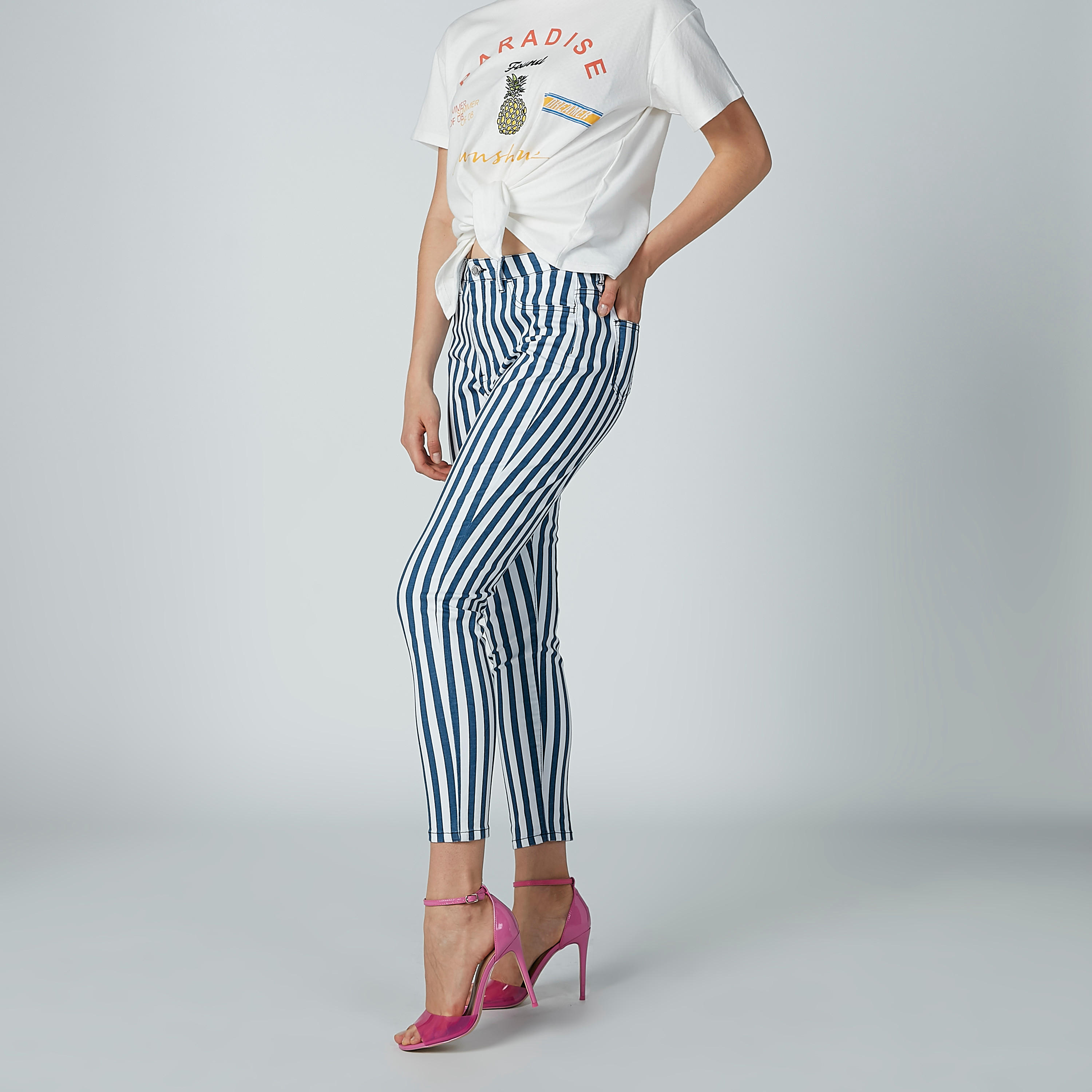 بنطال جينز قصير مقلّم بجيوب-women-clothing-bottoms-jeans-image-3
