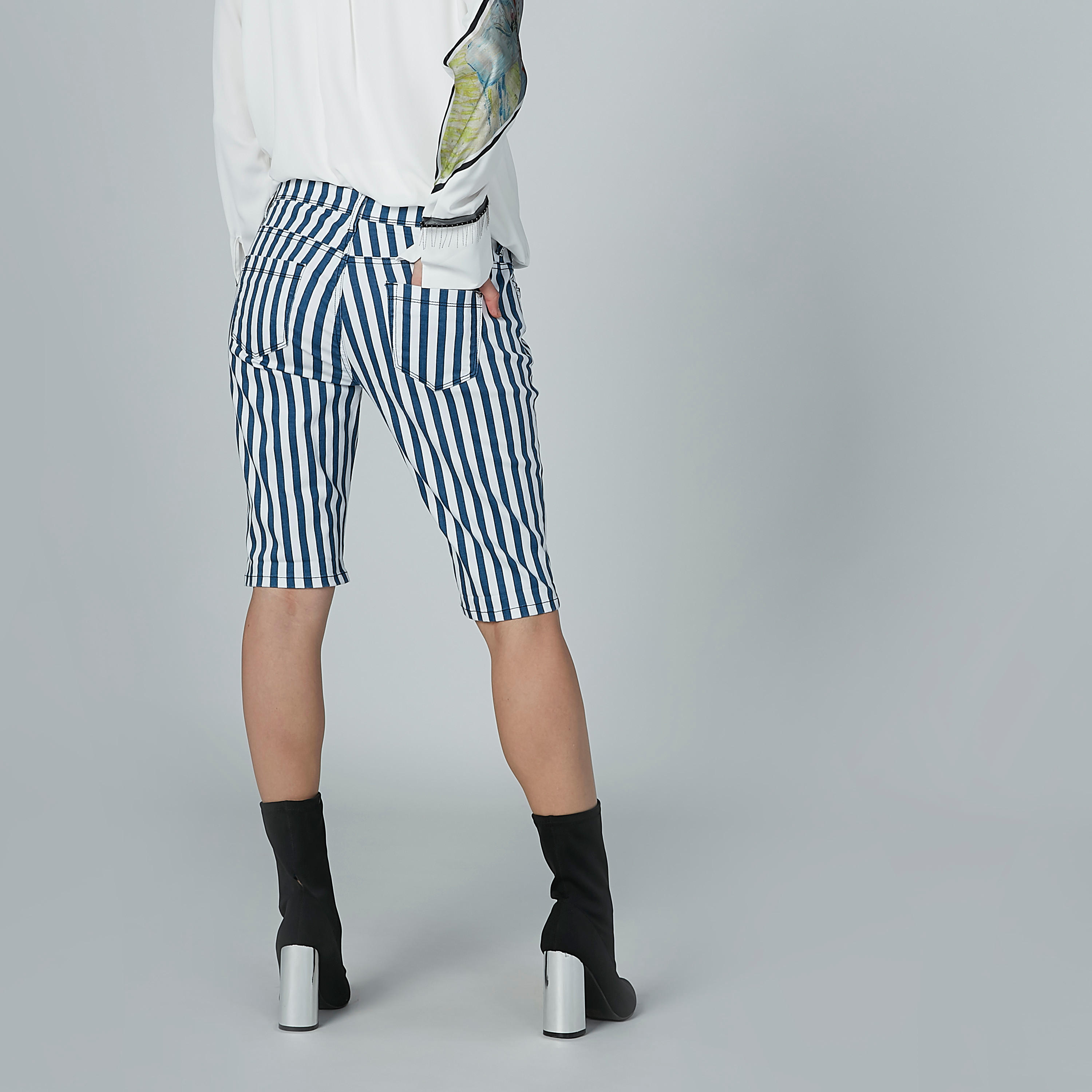 شورت دينم مقلّم بجيوب-women-clothing-bottoms-shorts-image-3
