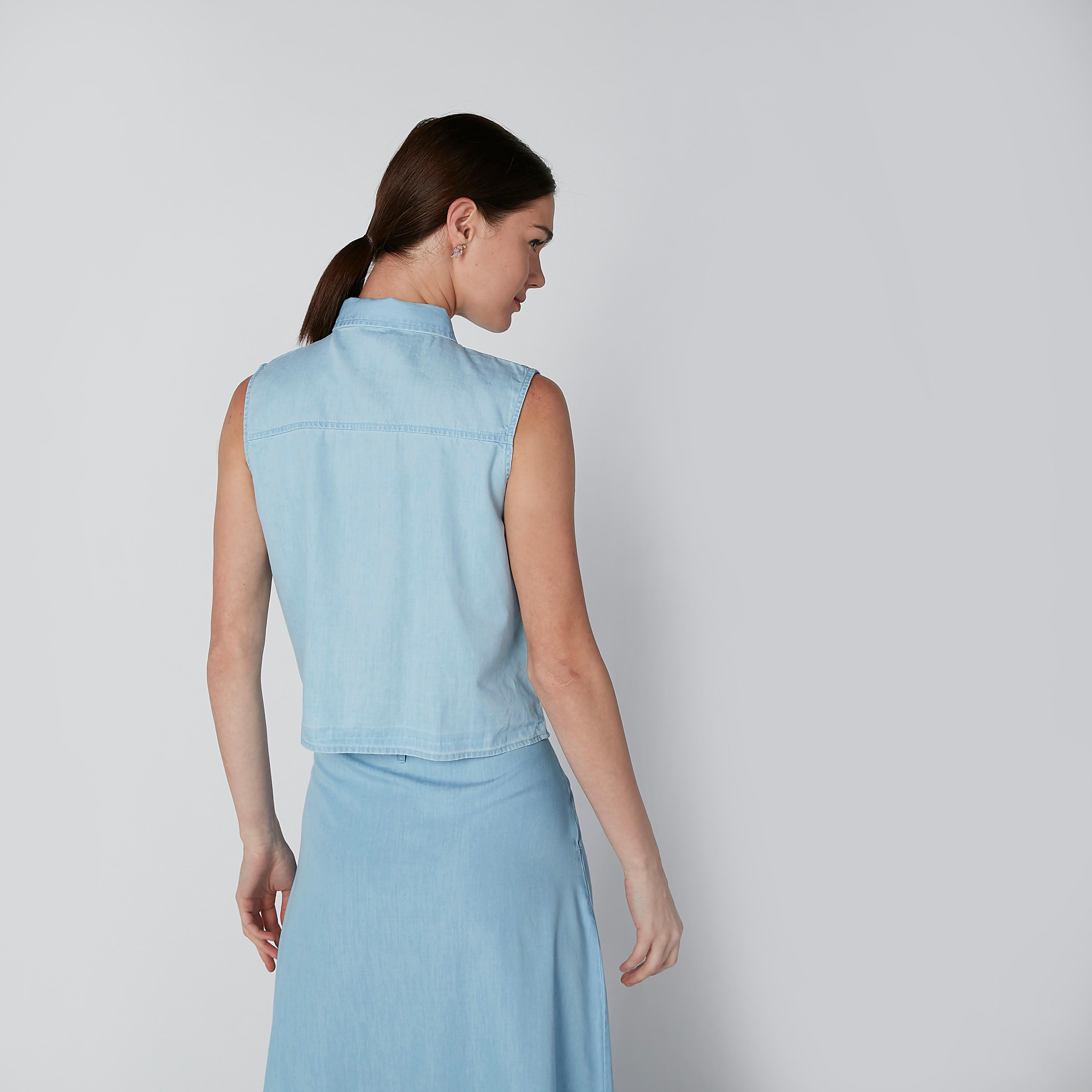 قميص سادة دون أكمام مزيّن بعقدة-women-clothing-shirtsandblouses-shirts-image-2