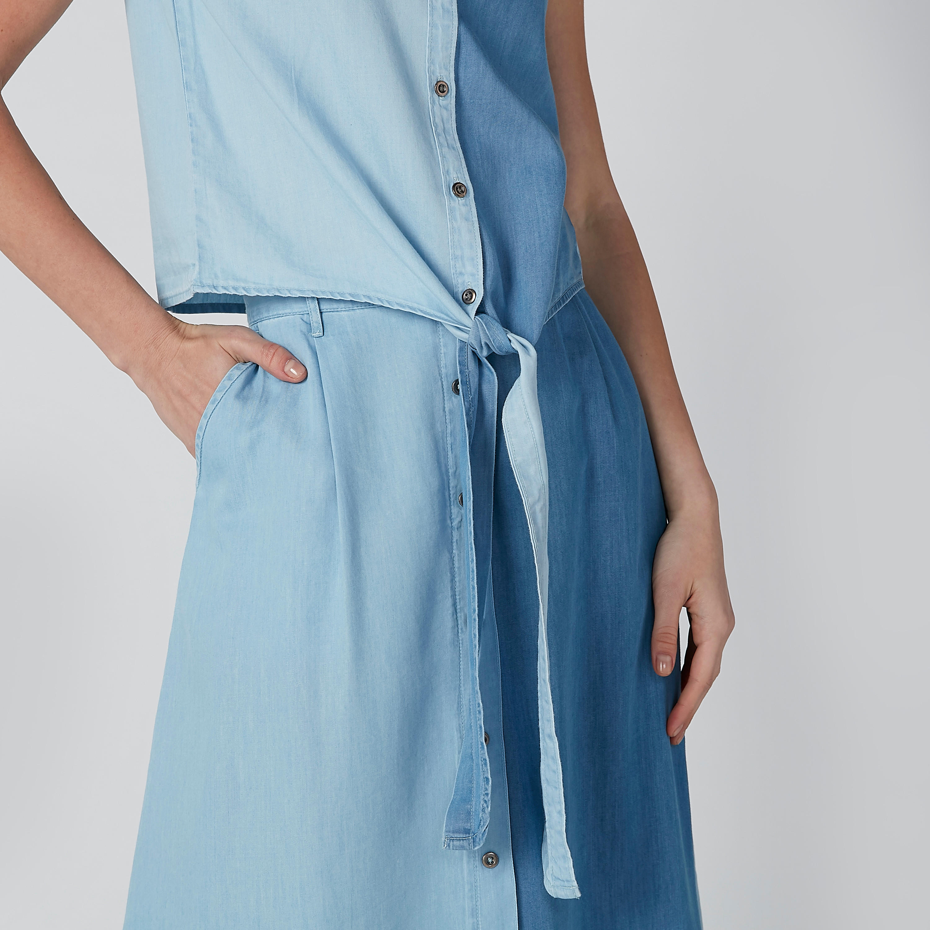قميص سادة دون أكمام مزيّن بعقدة-women-clothing-shirtsandblouses-shirts-image-4