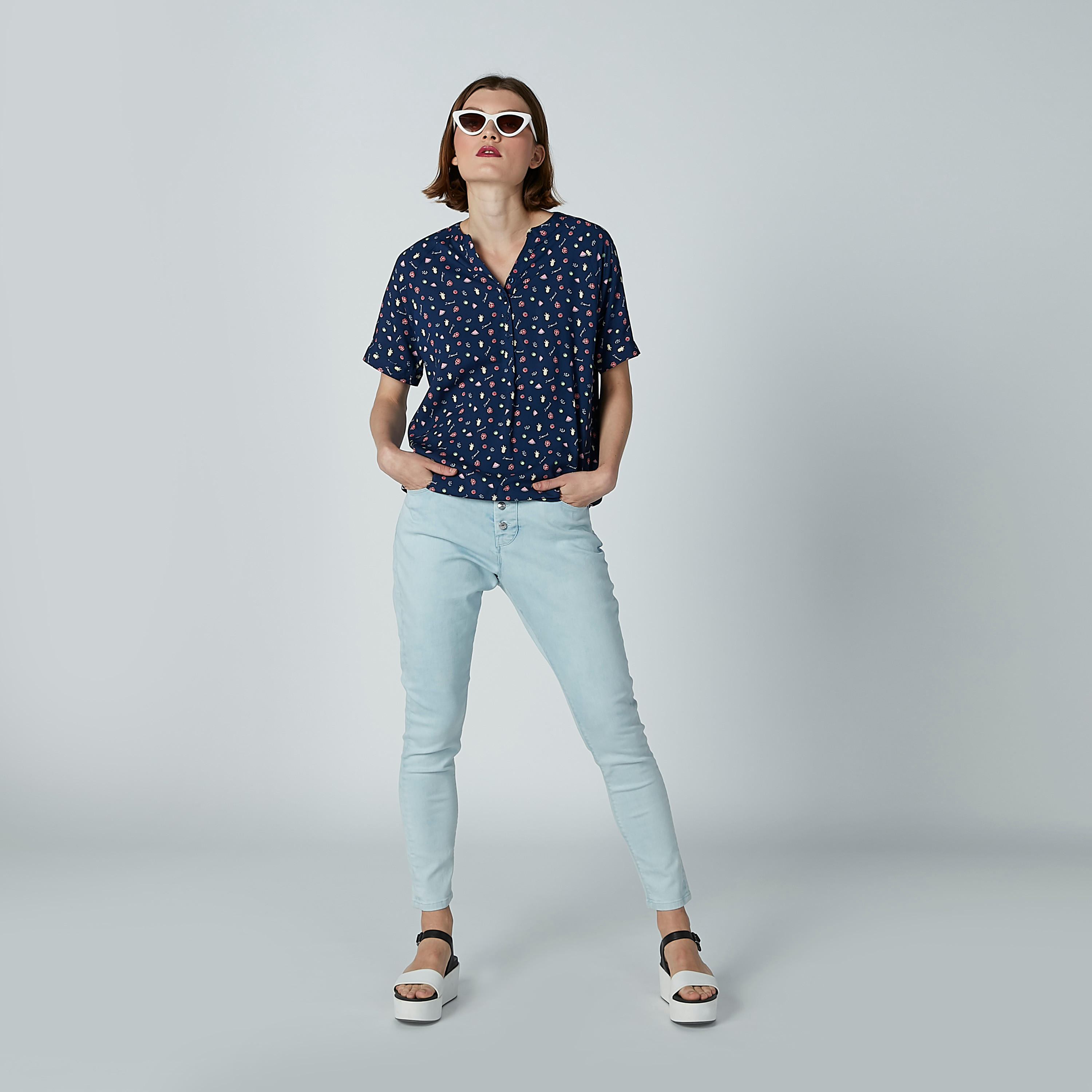 بنطال جينز طويل سادة بجيوب-women-clothing-bottoms-jeans-image-2