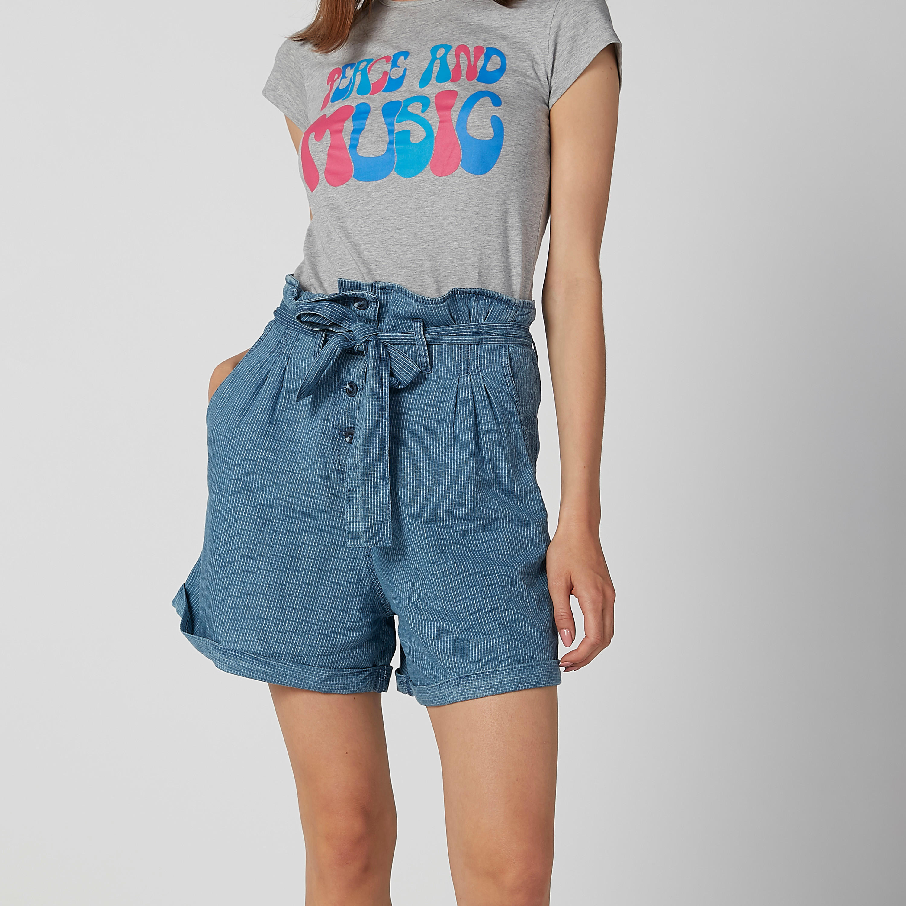 شورت مقلم بخصر متوسط الارتفاع وجيوب وأربطة-women-clothing-bottoms-shorts-image-1