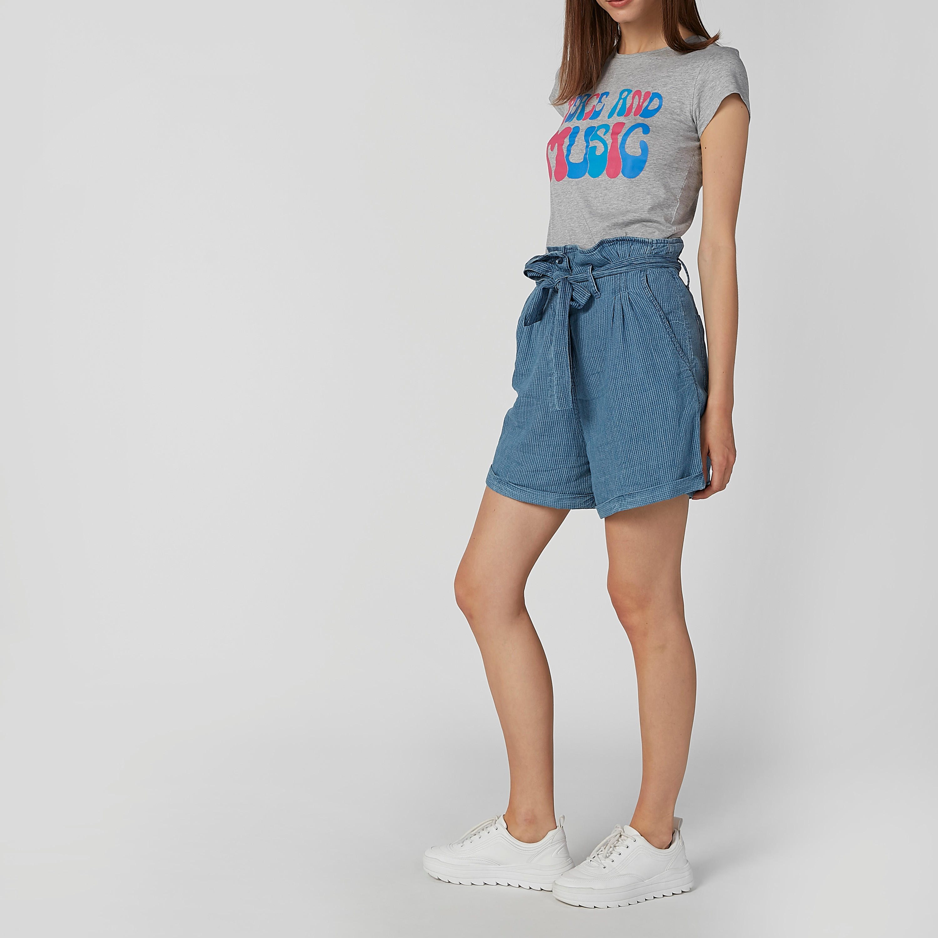 شورت مقلم بخصر متوسط الارتفاع وجيوب وأربطة-women-clothing-bottoms-shorts-image-3