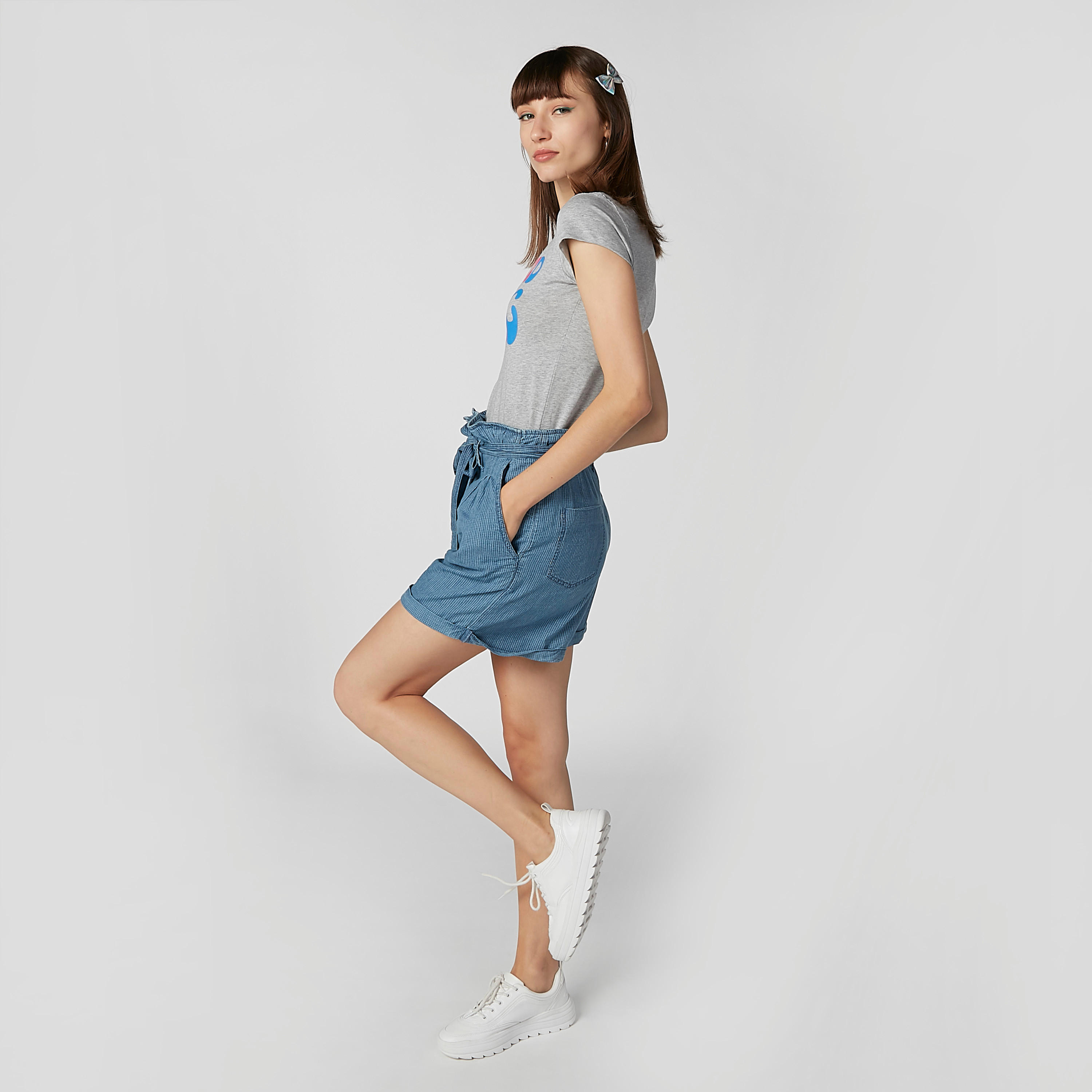 شورت مقلم بخصر متوسط الارتفاع وجيوب وأربطة-women-clothing-bottoms-shorts-image-4