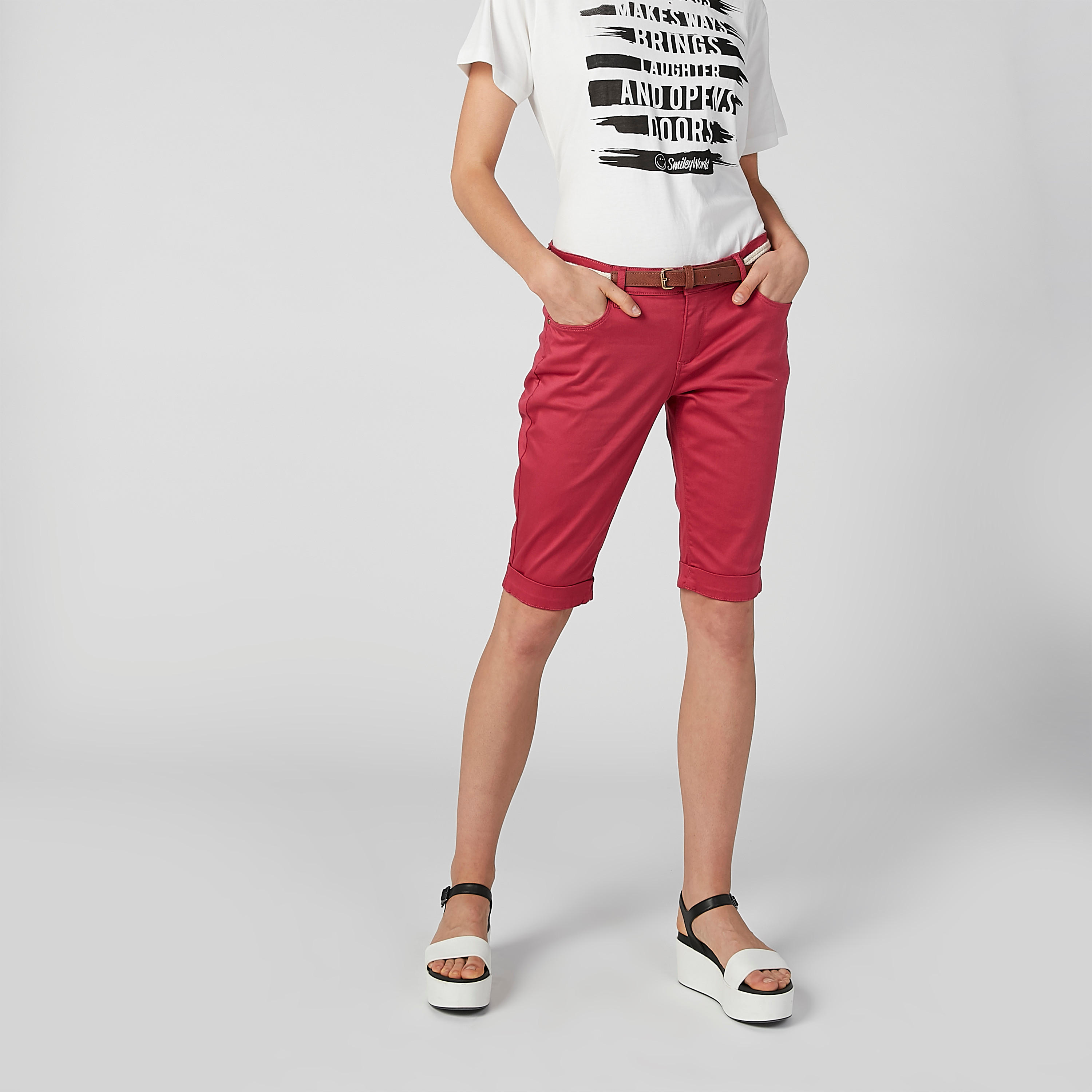 شورت سادة بقصّة سليم وخصر متوسط الارتفاع وجيوب-women-clothing-bottoms-shorts-image-1