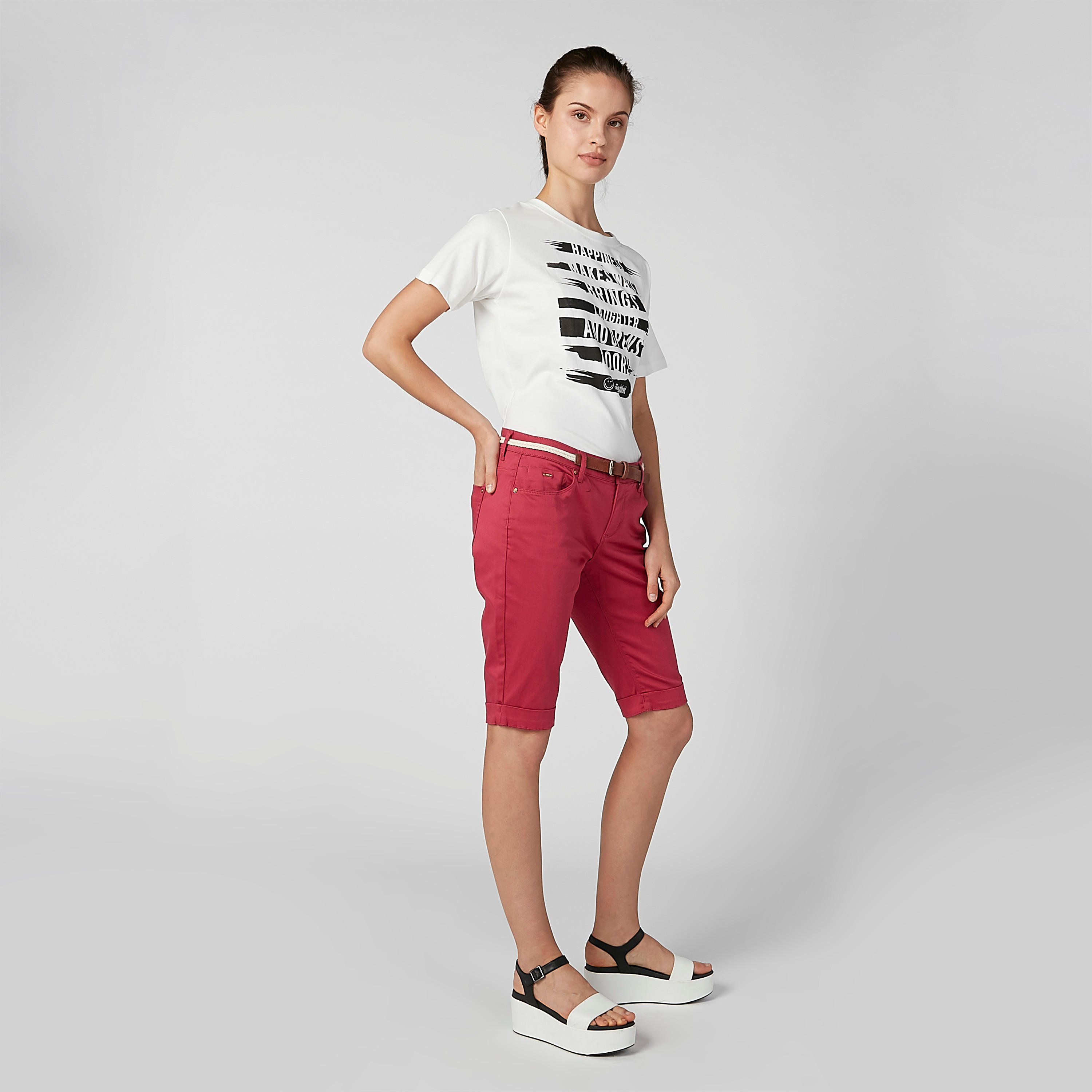 شورت سادة بقصّة سليم وخصر متوسط الارتفاع وجيوب-women-clothing-bottoms-shorts-image-3