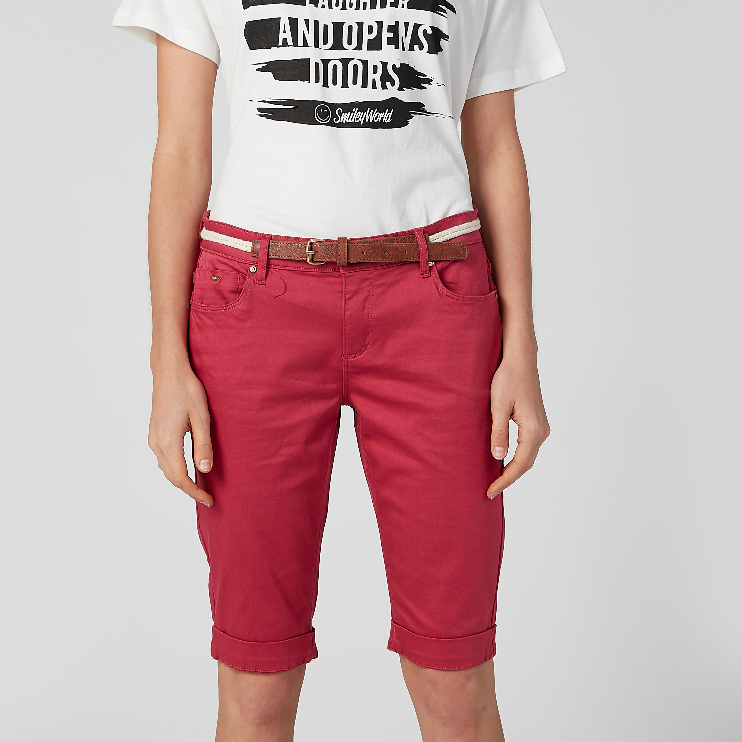 شورت سادة بقصّة سليم وخصر متوسط الارتفاع وجيوب-women-clothing-bottoms-shorts-image-4
