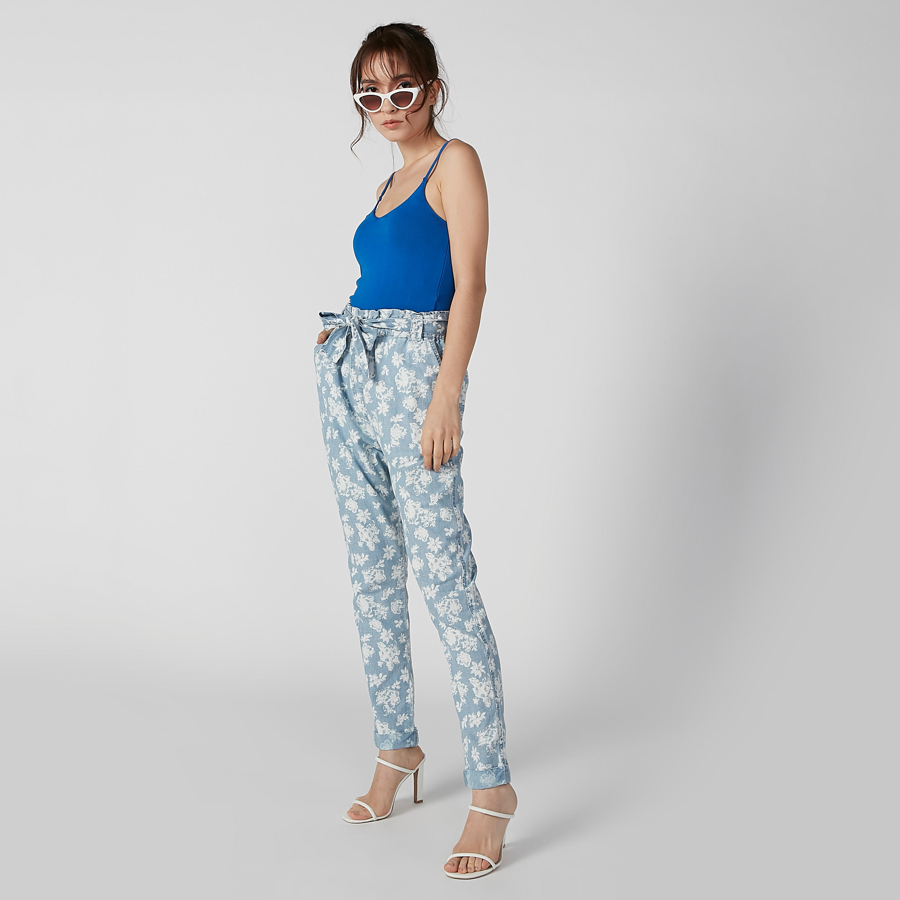 بنطلون طويل بطبعات وتفاصيل جيوب وحزام رباط-women-clothing-bottoms-trousers-image-2