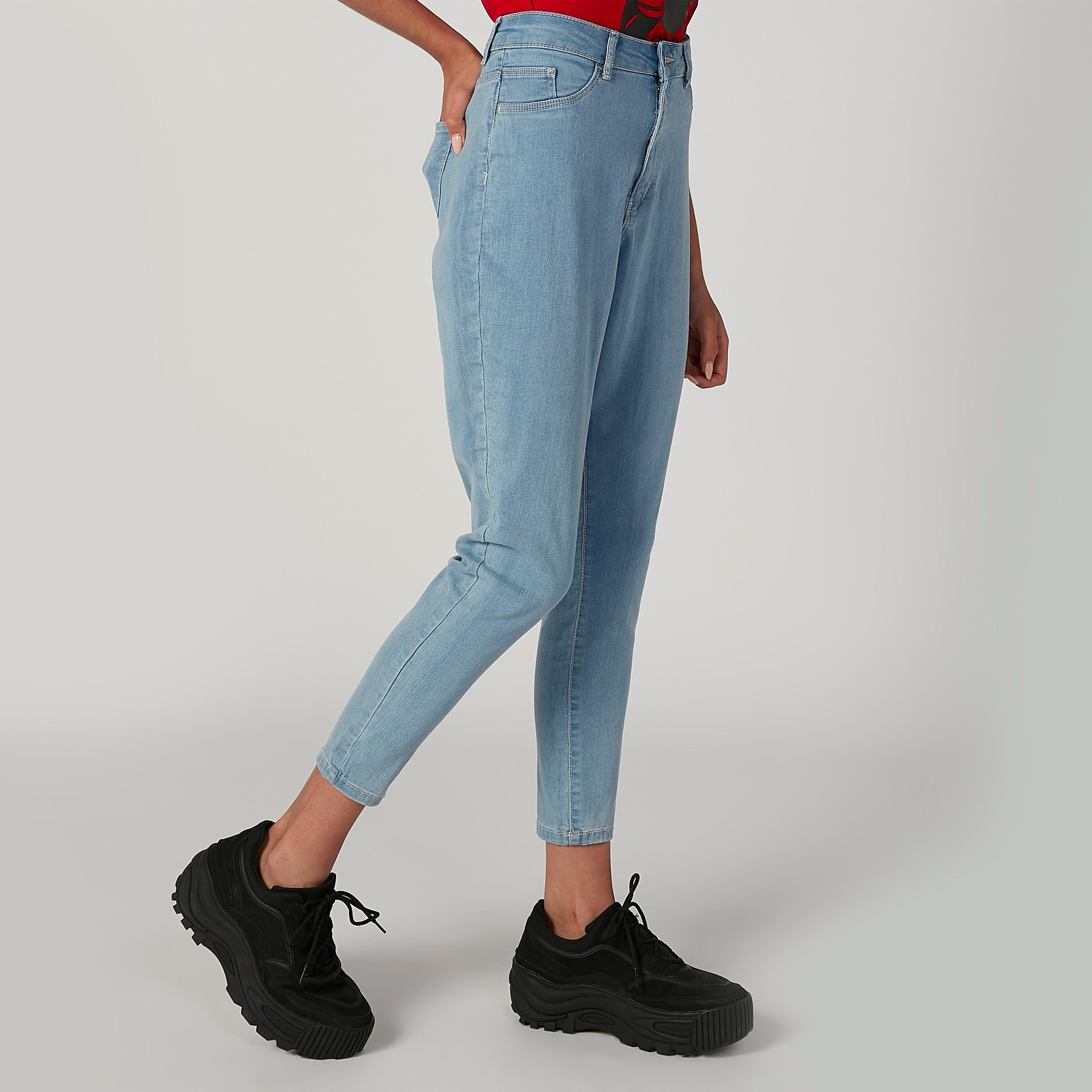 بنطلون جينز مستدام طويل سكيني بخصر متوسط الارتفاع وجيوب -women-clothing-bottoms-jeans-image-4