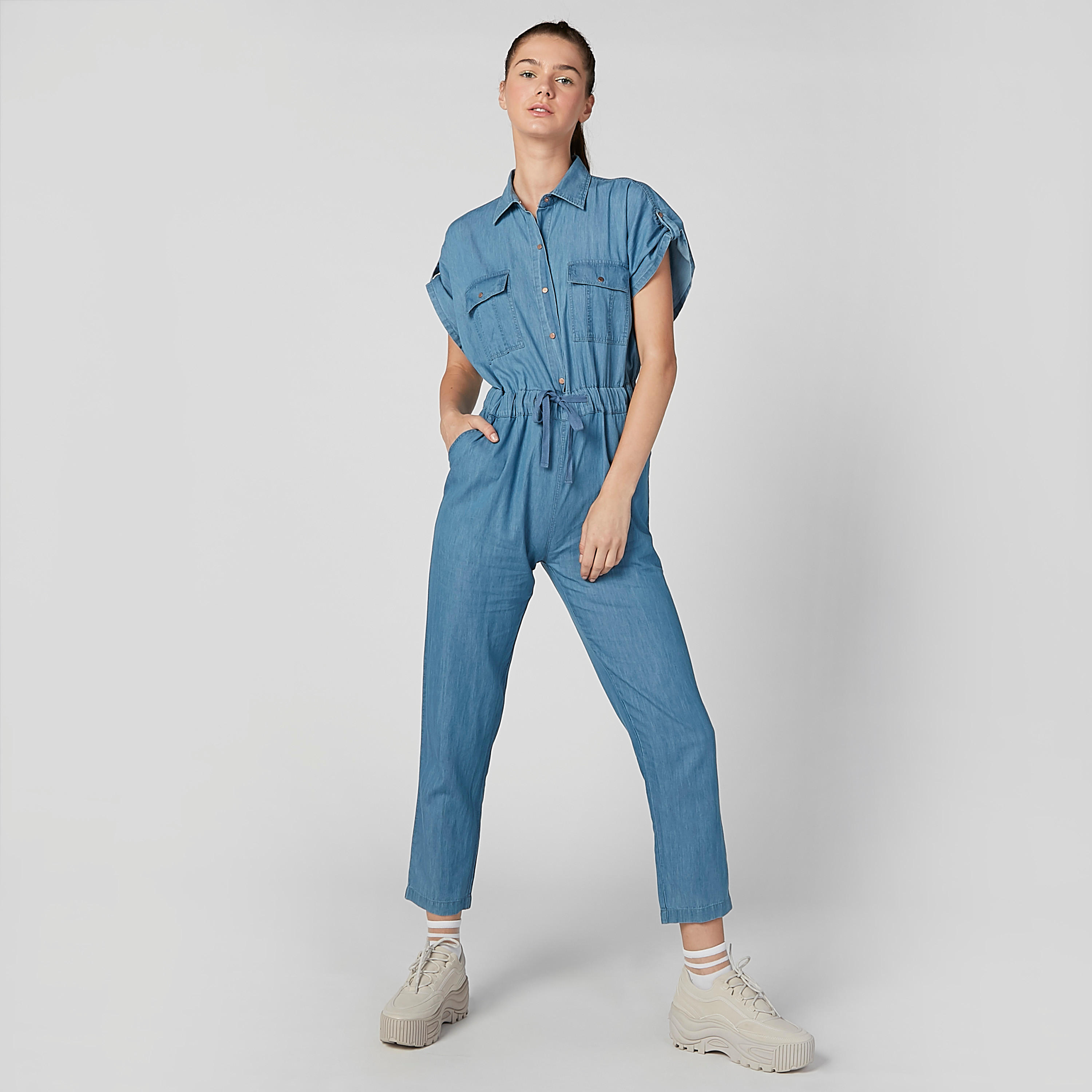 أفرول مستدام دينم سكيني بأكمام متصلة وجيوب -women-clothing-jumpsuits-image-4