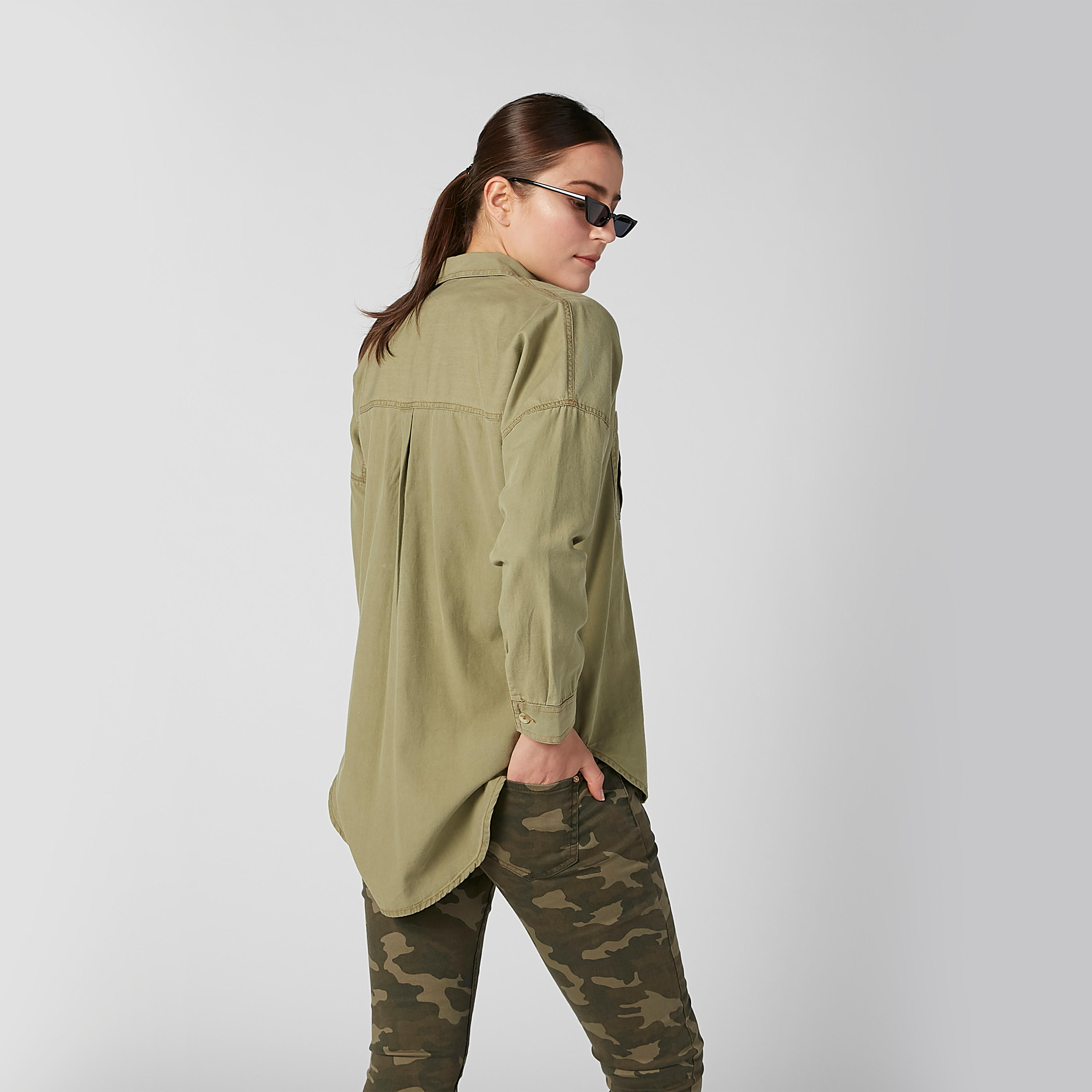 قميص مستدام سادة بأكمام طويلة وجيوب على الصدر -women-clothing-shirtsandblouses-shirts-image-3