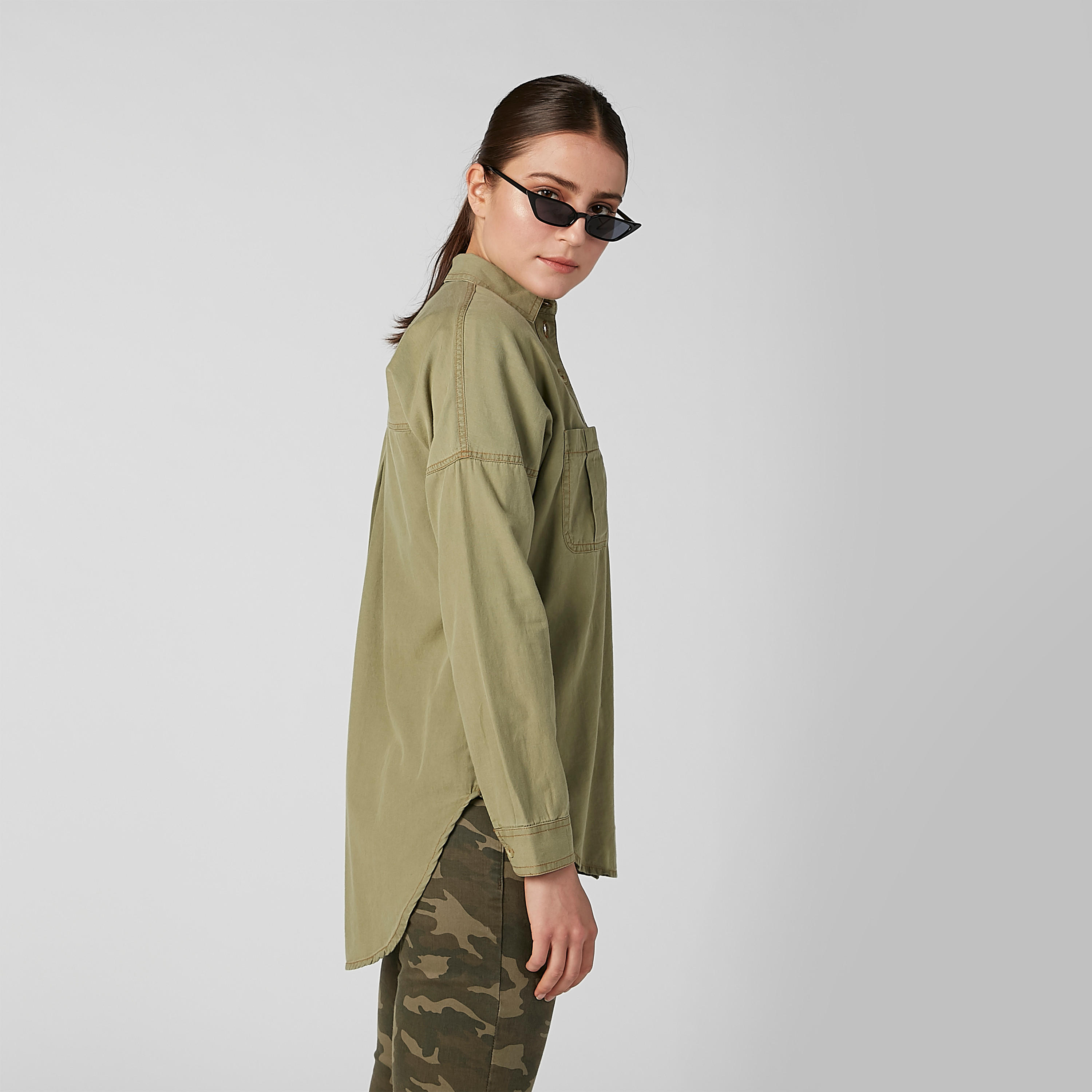 قميص مستدام سادة بأكمام طويلة وجيوب على الصدر -women-clothing-shirtsandblouses-shirts-image-6