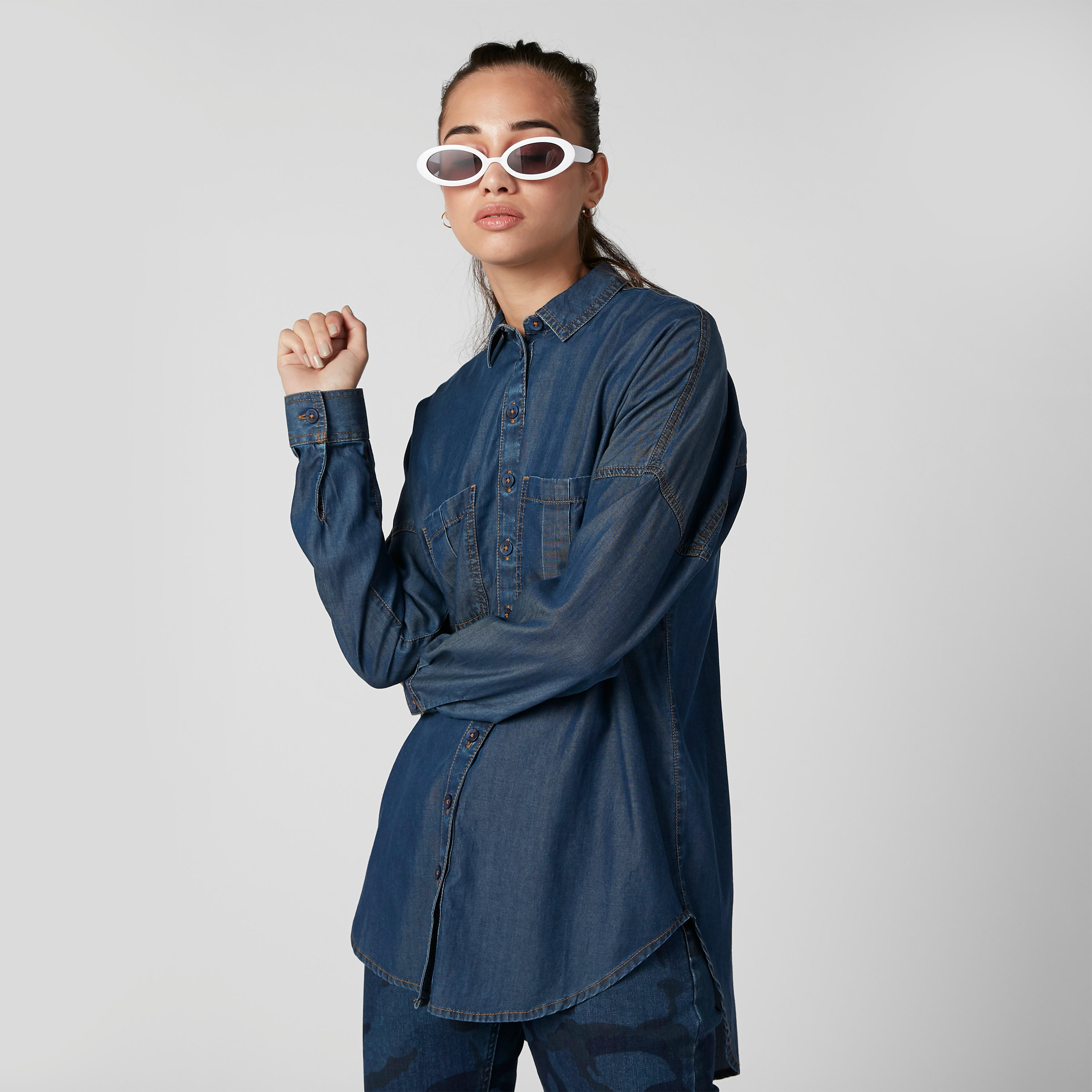 قميص دينم طويل بأكمام طويلة وحواف غير مستوية-women-clothing-shirtsandblouses-shirts-image-2