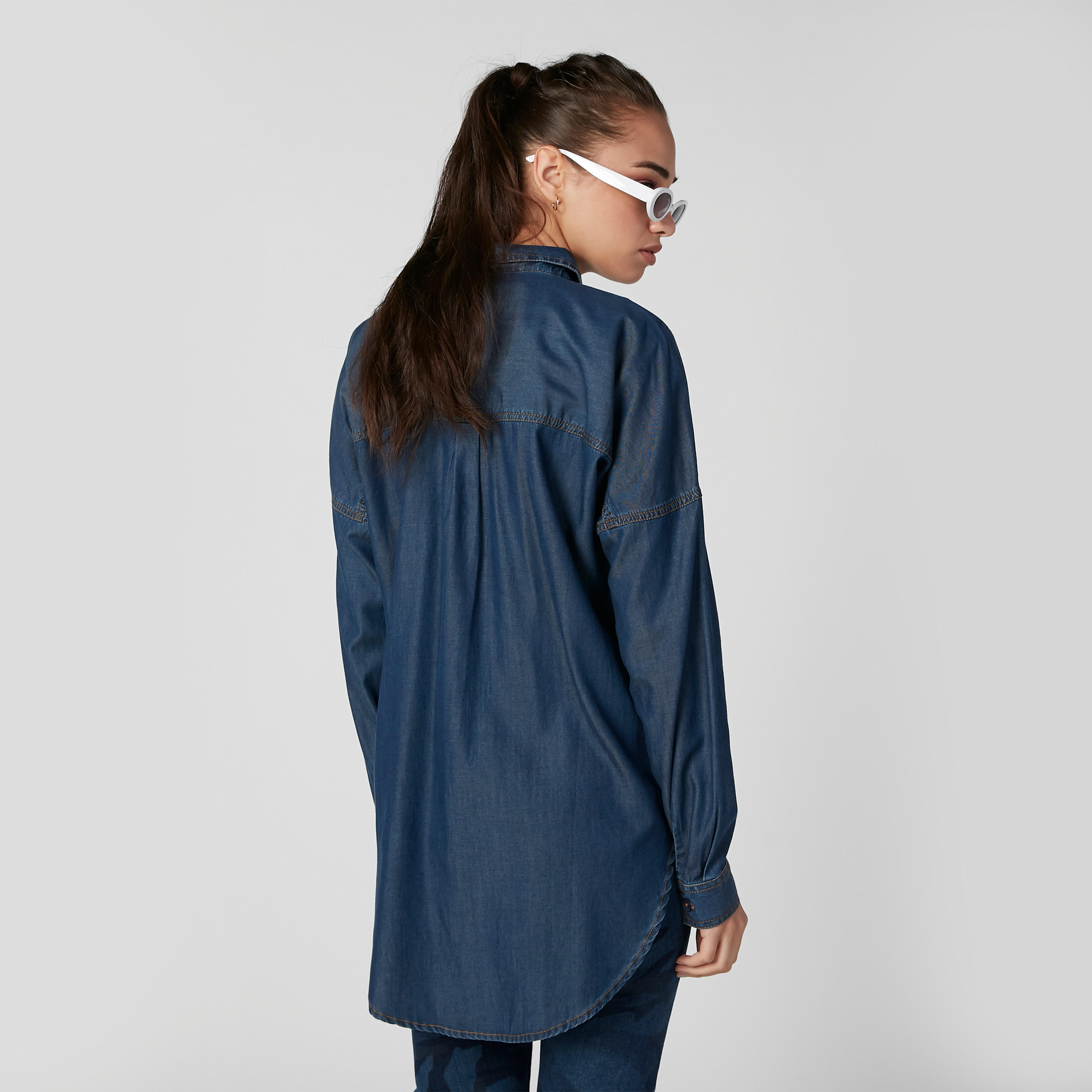 قميص دينم طويل بأكمام طويلة وحواف غير مستوية-women-clothing-shirtsandblouses-shirts-image-3