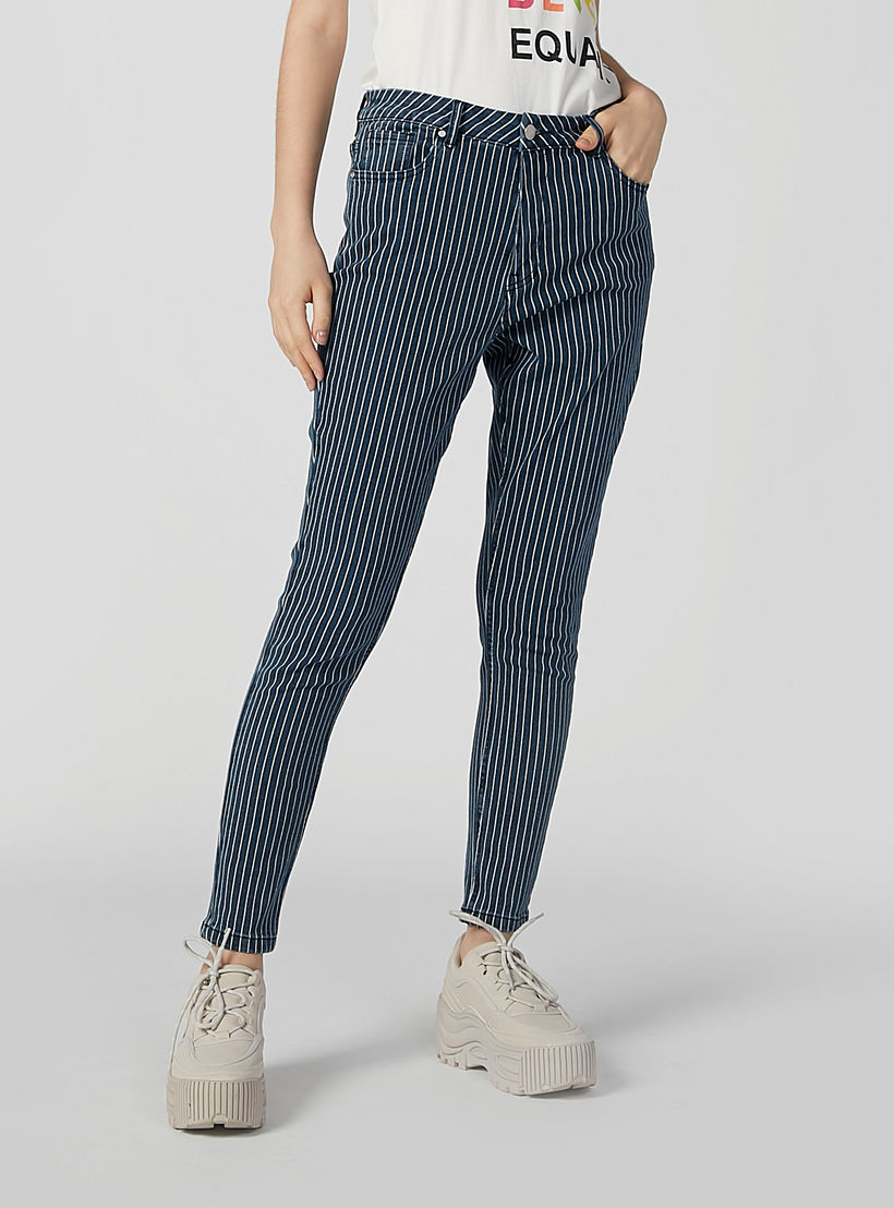 بنطلون جينز مستدام مقلّم بقصّة سكيني وخصر متوسط الارتفاع-women-clothing-bottoms-jeans-image-1