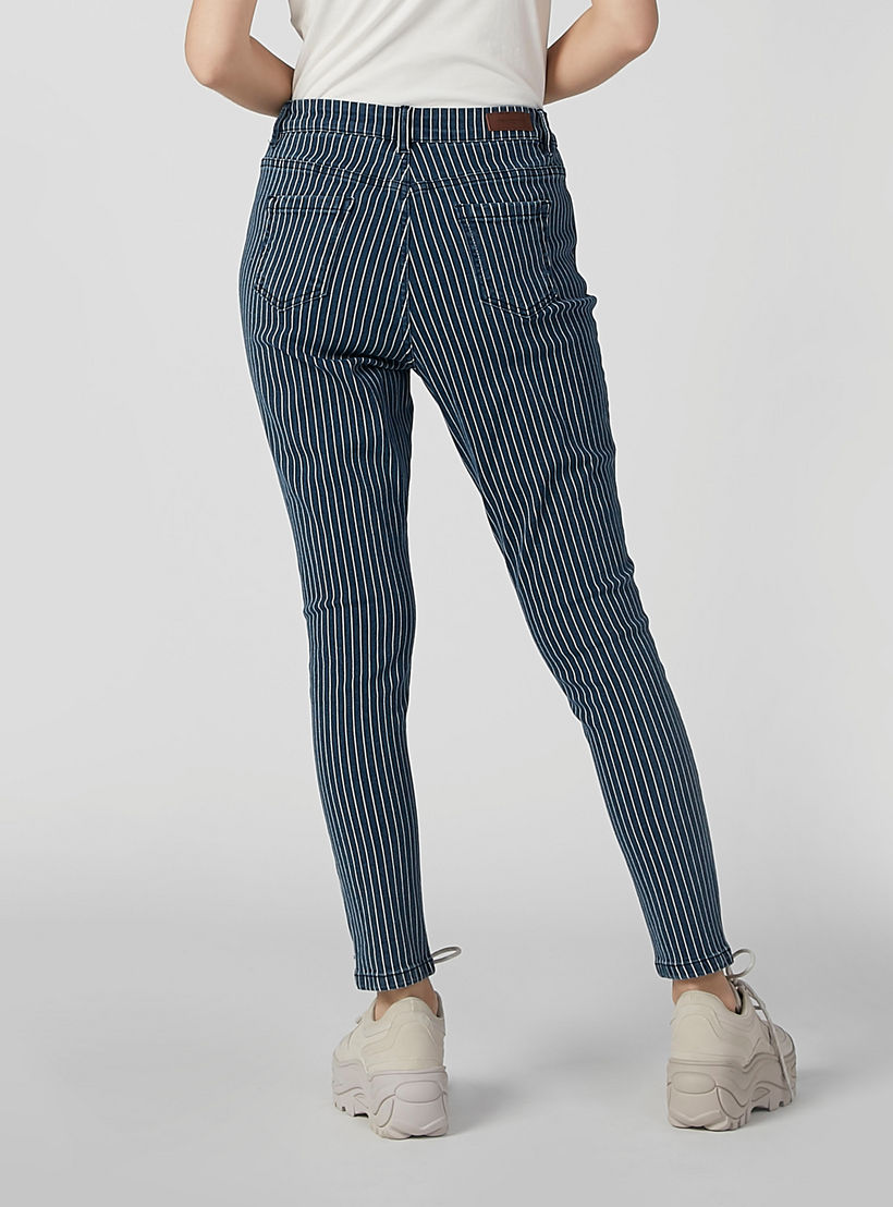 بنطلون جينز مستدام مقلّم بقصّة سكيني وخصر متوسط الارتفاع-women-clothing-bottoms-jeans-image-2