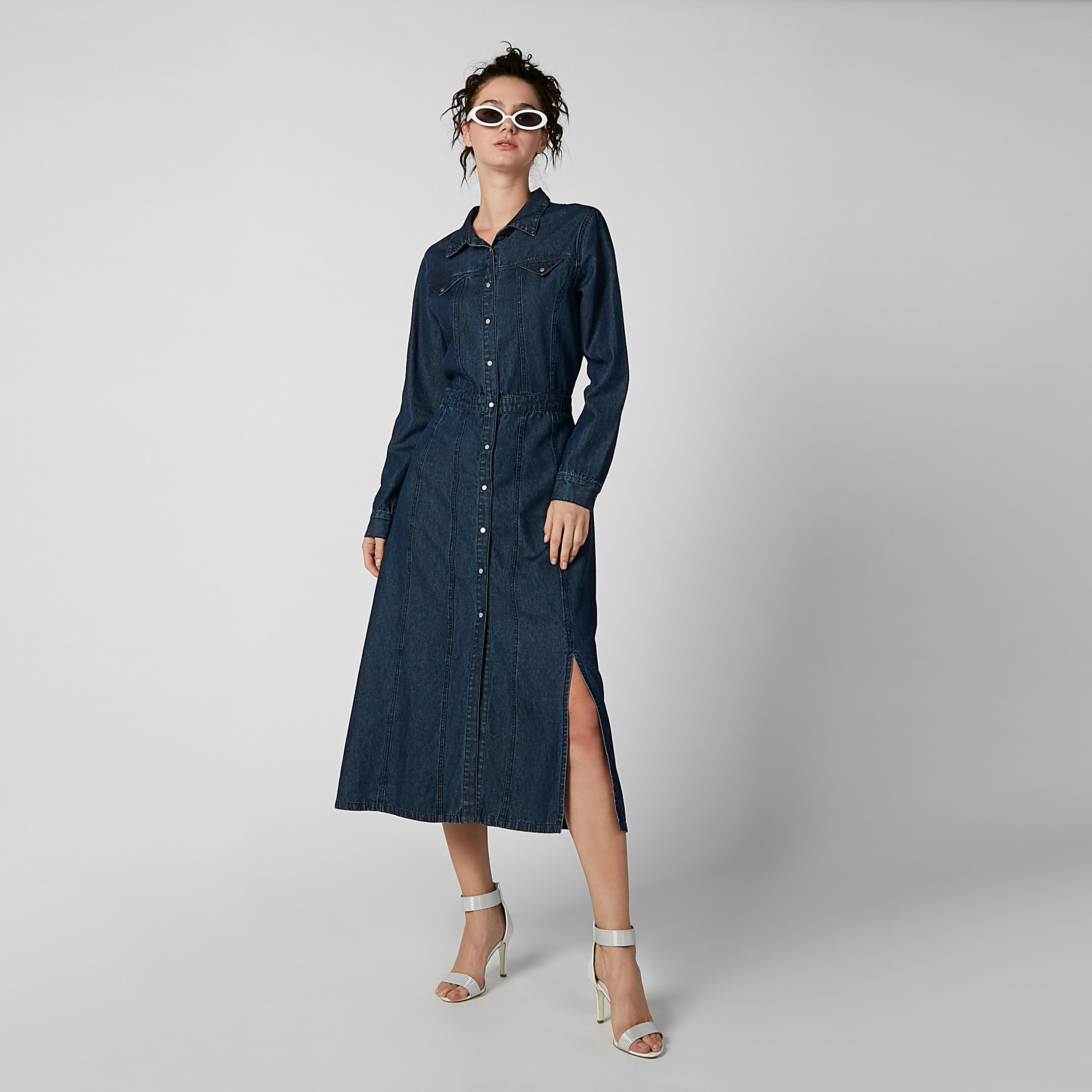 فستان قميص دينم سادة بأكمام طويلة وفتحة جانبية-women-clothing-dresses-image-1