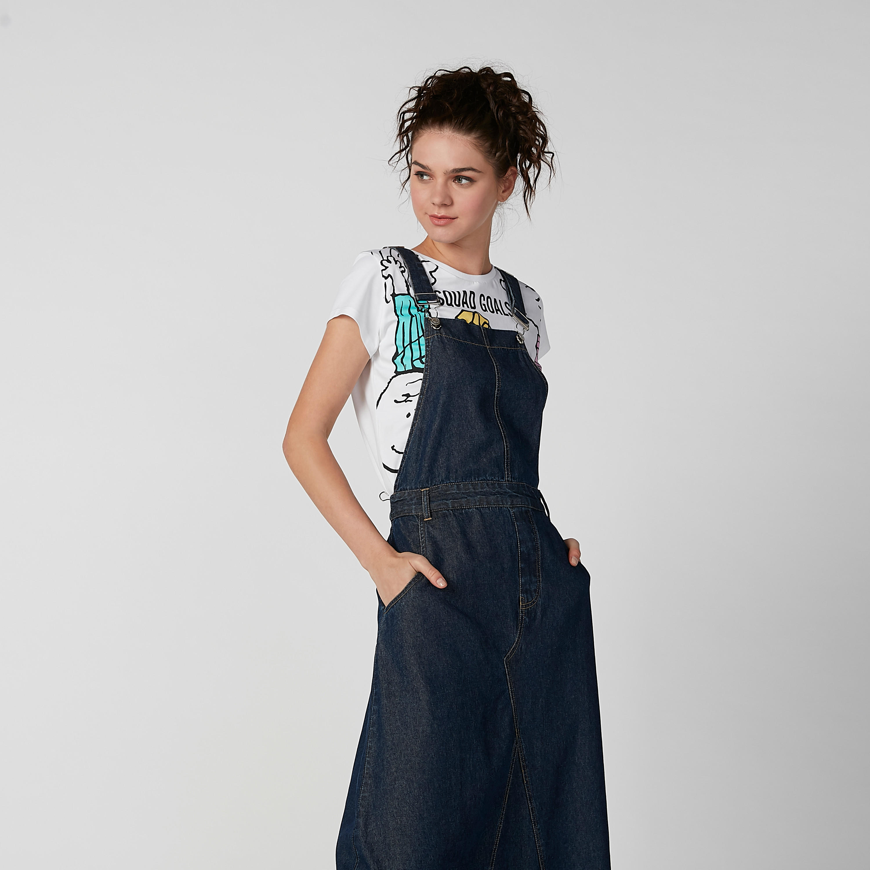 مريلة دينم سادة بجيوب وحلقات للحزام-women-clothing-dresses-image-3