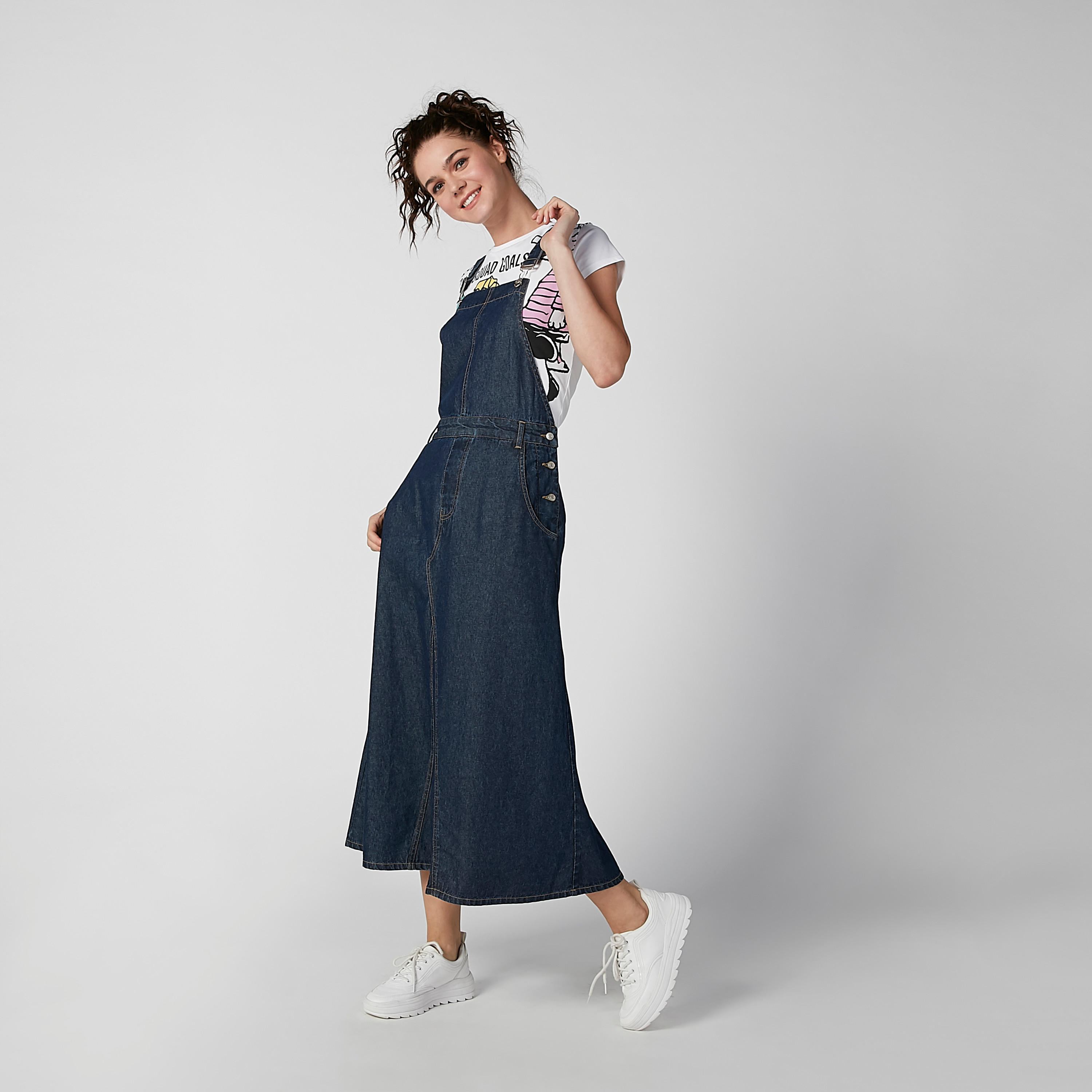 مريلة دينم سادة بجيوب وحلقات للحزام-women-clothing-dresses-image-5