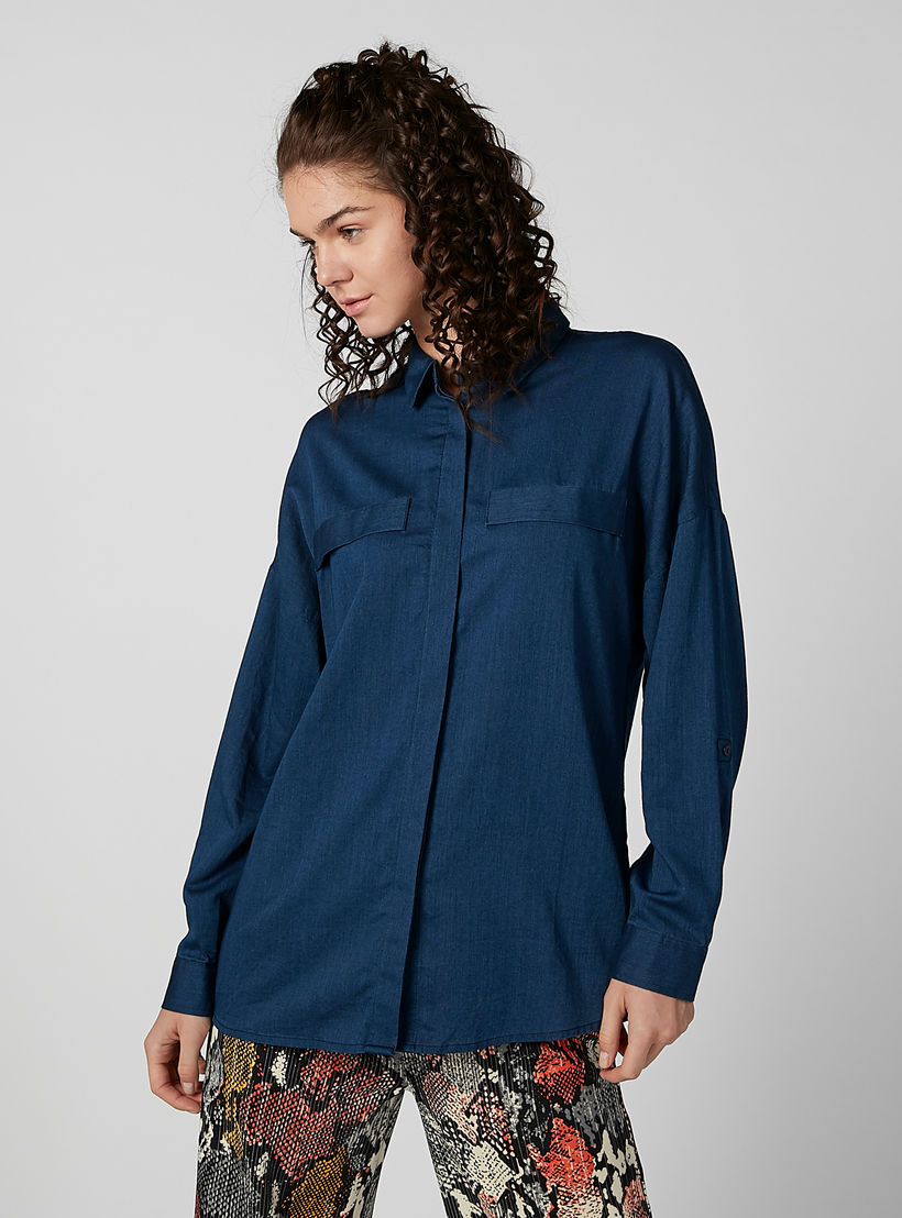 قميص سادة بياقة عاديّة وأزرار غير مرئية-women-clothing-shirtsandblouses-shirts-image-5