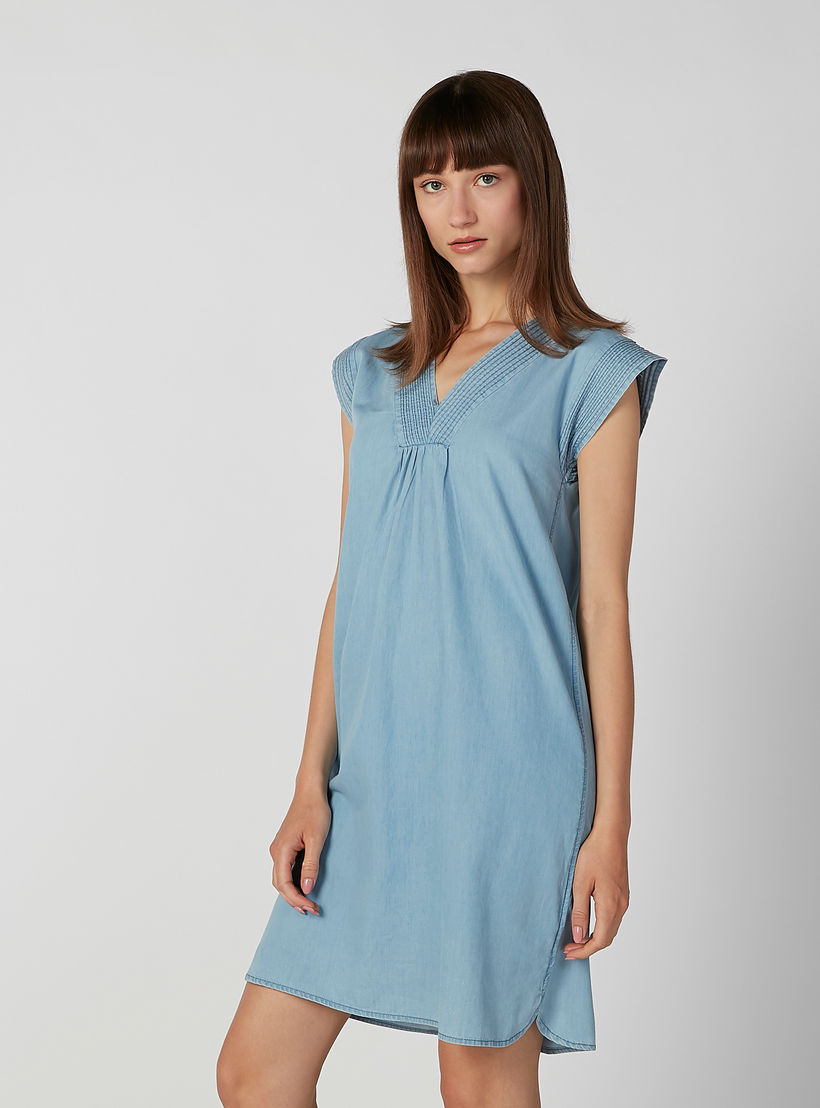 فستان مستدام سادة بياقة V وأكمام كاب -women-clothing-dresses-image-1
