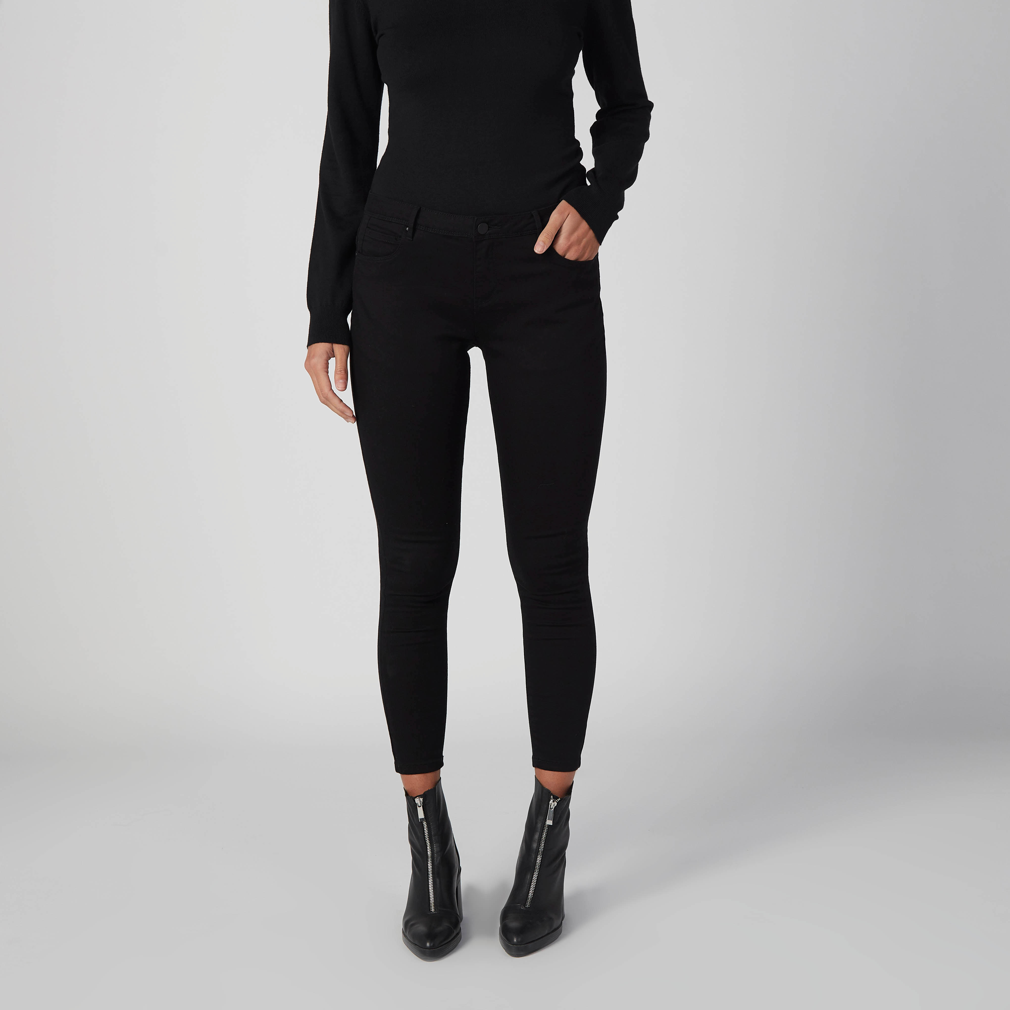 بنطلون جينز سكيني بجيوب-women-clothing-bottoms-jeans-image-1