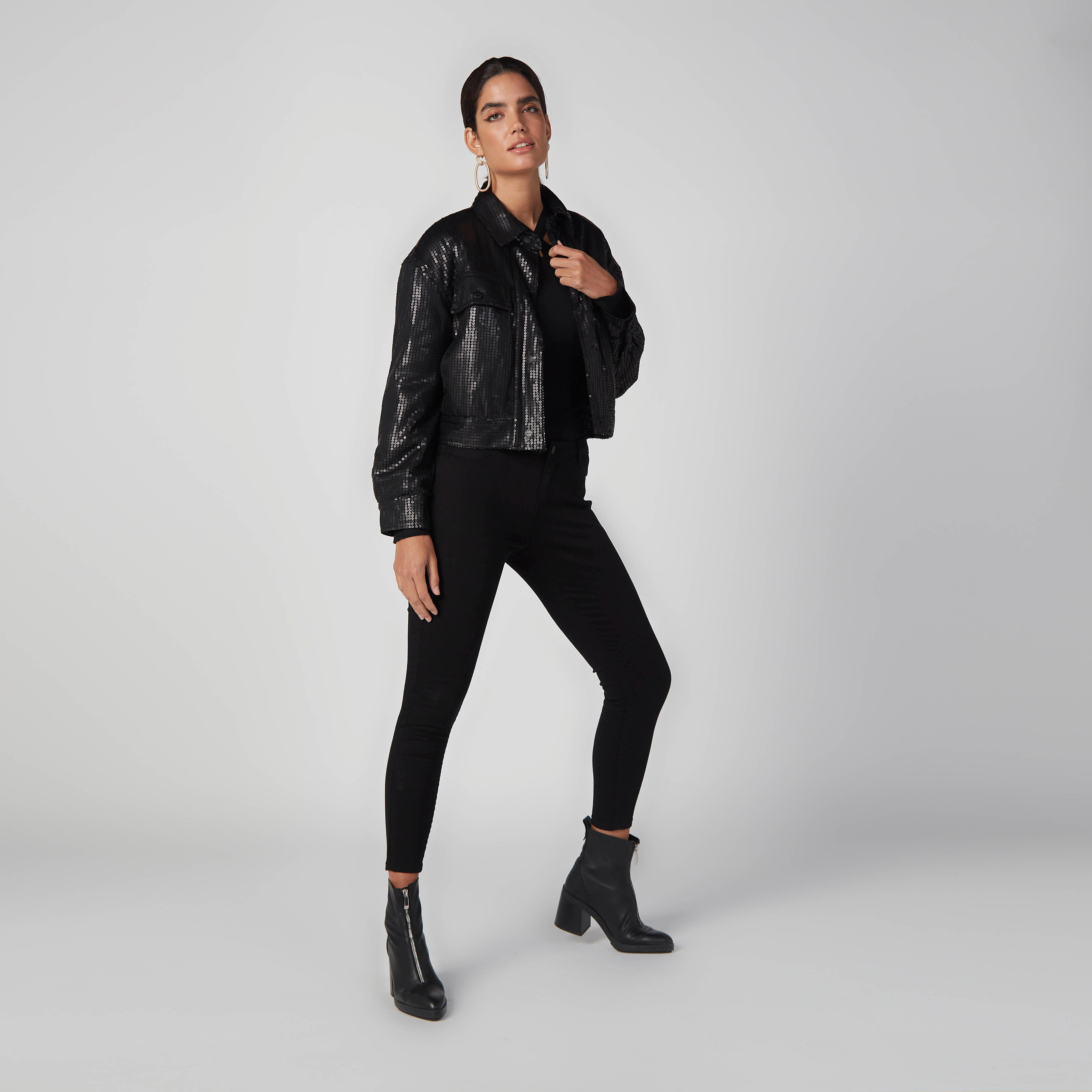 بنطلون جينز سكيني بجيوب-women-clothing-bottoms-jeans-image-2