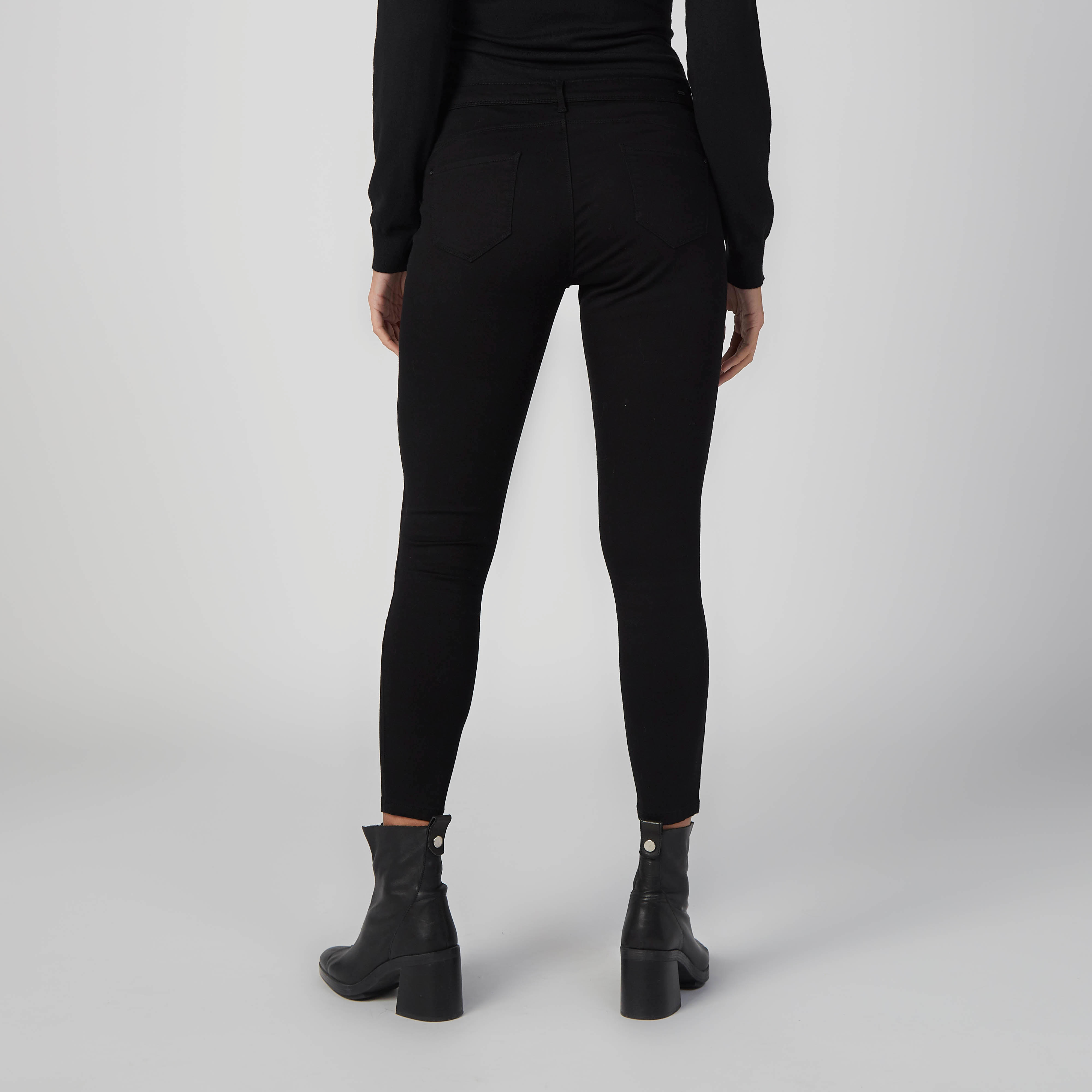 بنطلون جينز سكيني بجيوب-women-clothing-bottoms-jeans-image-4