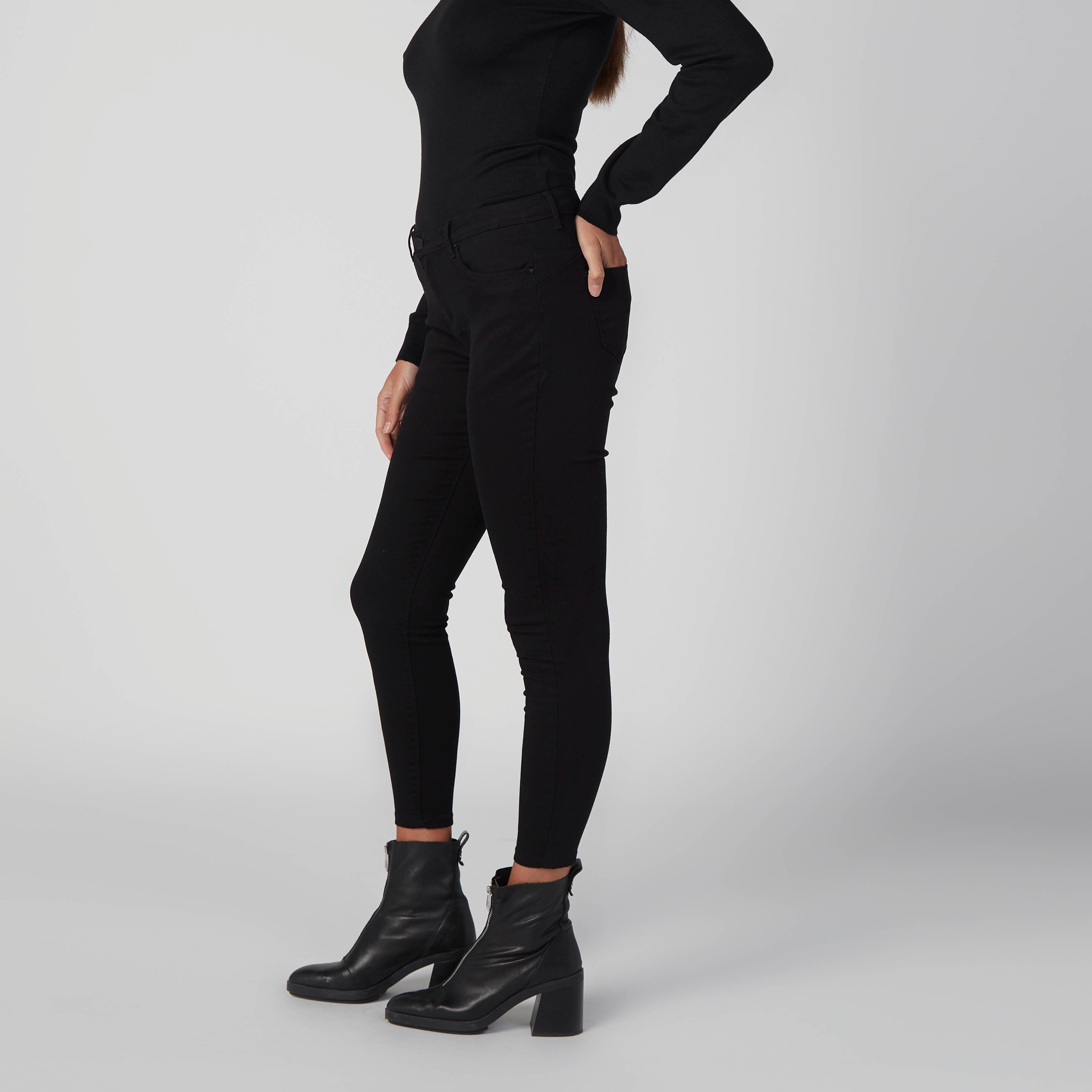 بنطلون جينز سكيني بجيوب-women-clothing-bottoms-jeans-image-5