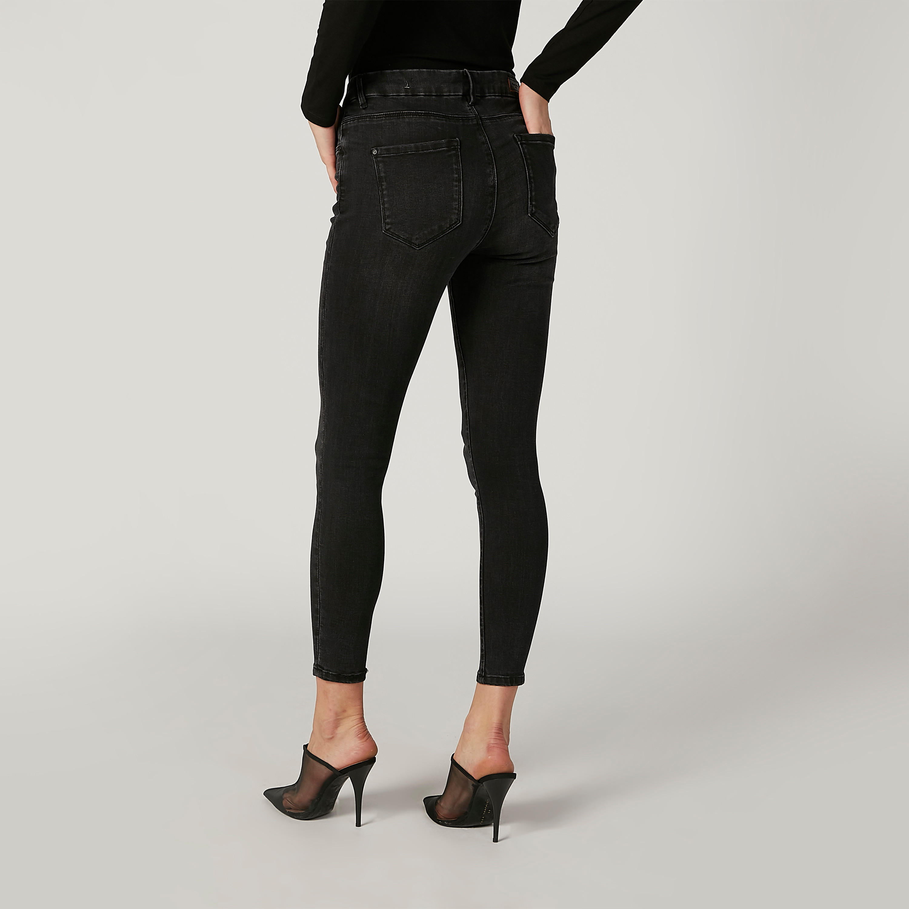 بنطلون جينز مستدام سكيني بخصر متوسط الارتفاع وجيوب -women-clothing-bottoms-jeans-image-4