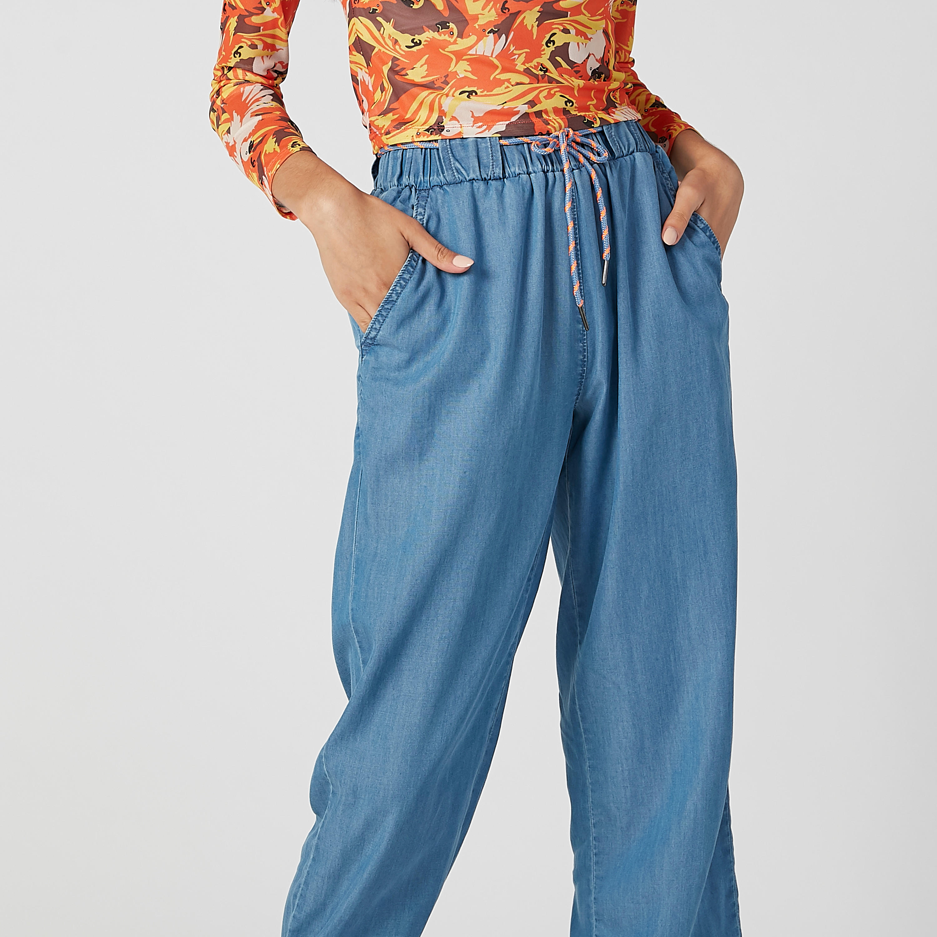 بنطلون مستدام سكيني سادة بخصر منخفض وجيوب-women-clothing-bottoms-jeans-image-4