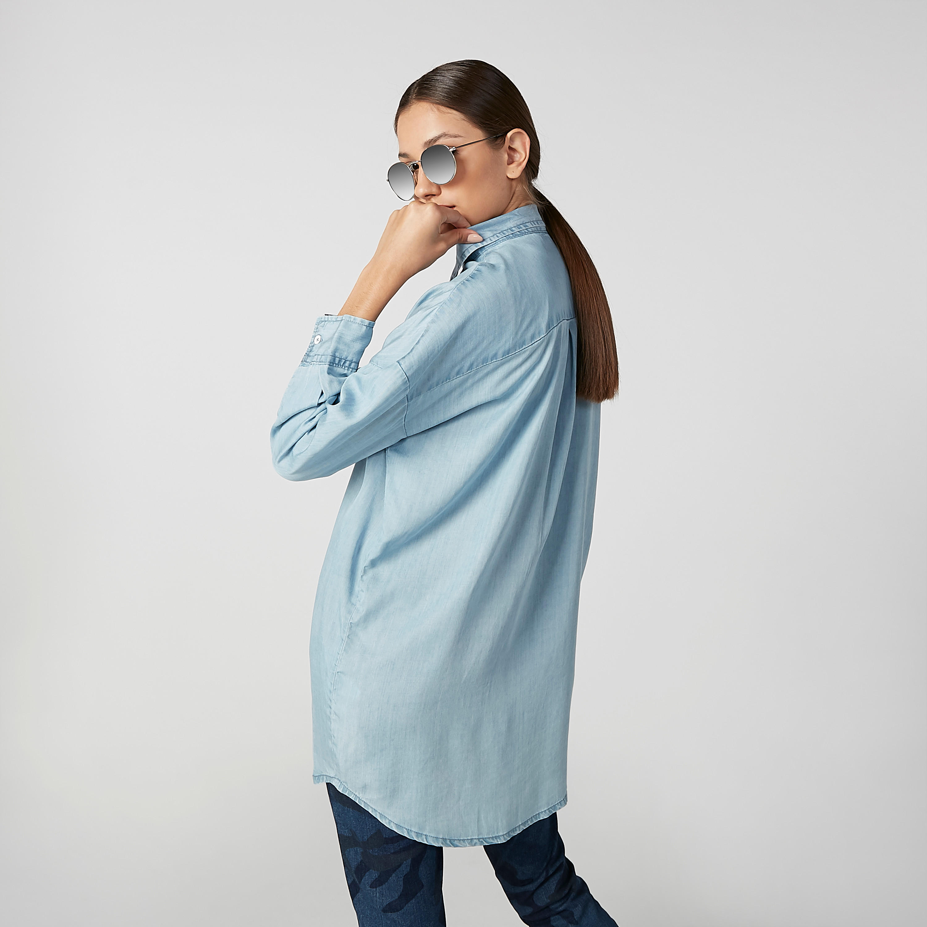 قميص جينز مستدام سادة بياقة عاديّة وأكمام طويلة-women-clothing-shirtsandblouses-shirts-image-2
