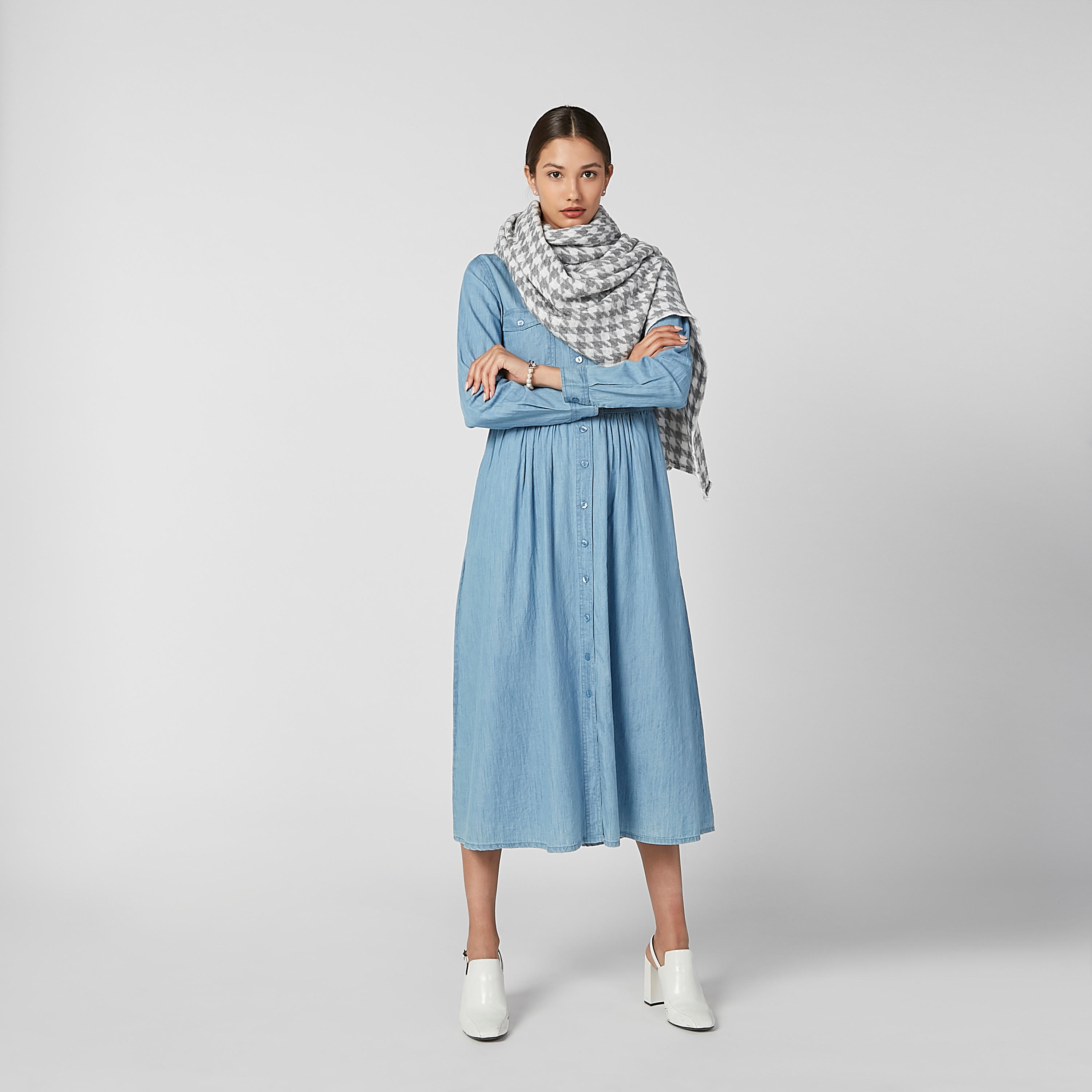 فستان قميص دينم ميدي إيه لاين سادة بأكمام طويلة وجيوب-women-clothing-dresses-image-4