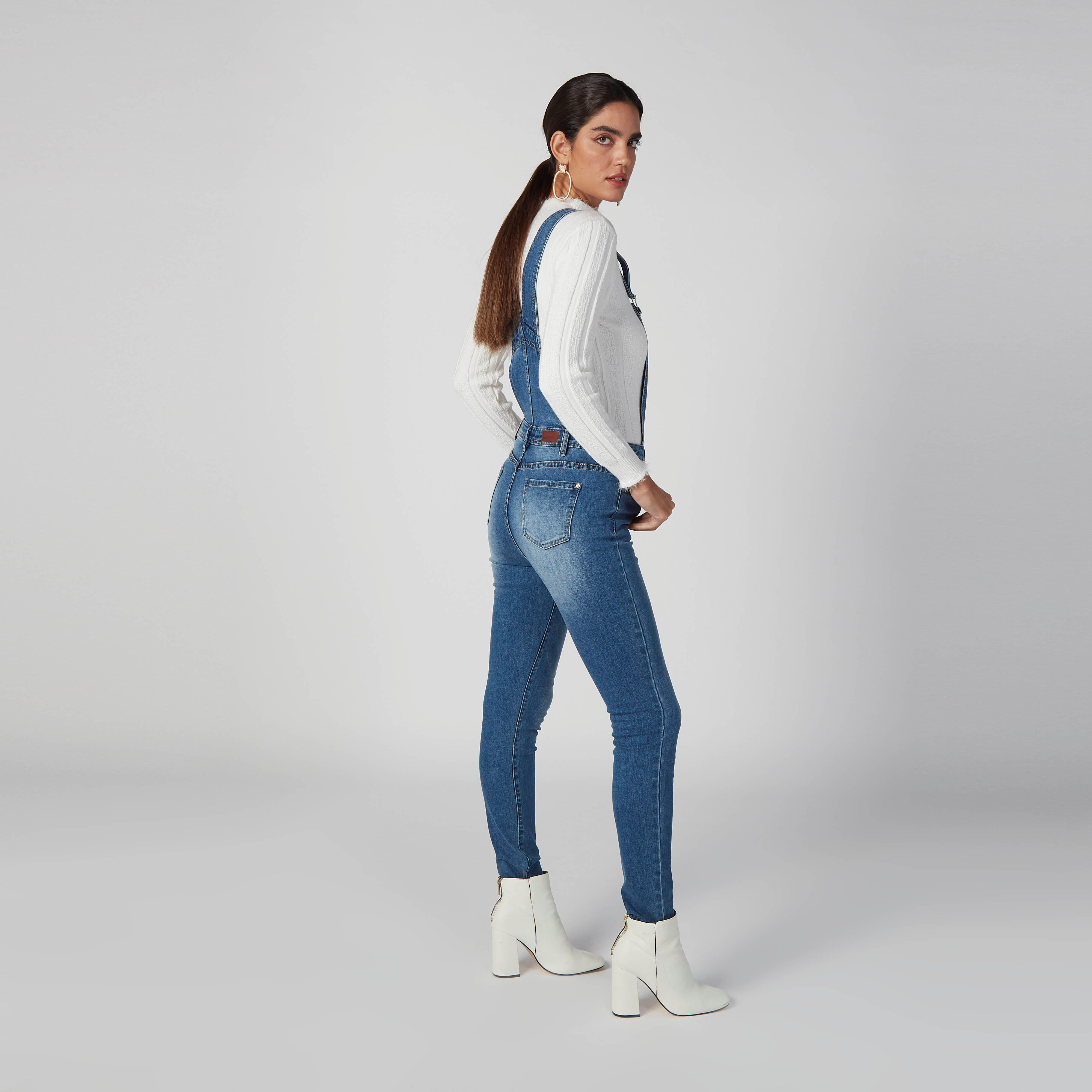 دنغري سادة بقصّة بوي فريند وخصر متوسط الارتفاع وجيوب-women-clothing-bottoms-jeans-image-2