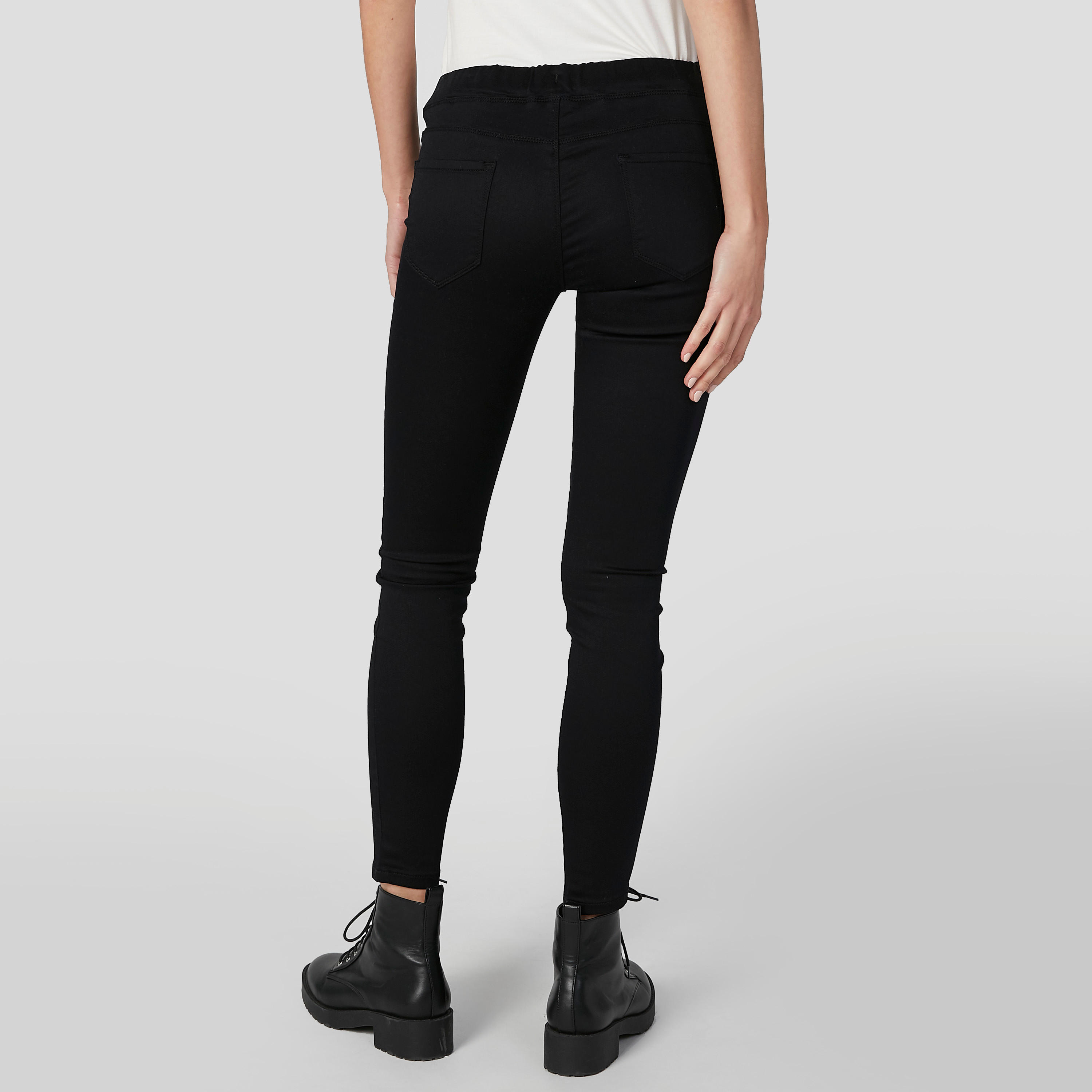 بنطلون جينز مستدام سكيني سادة بخصر متوسط الإرتفاع  وجيوب-women-clothing-bottoms-jeans-image-4