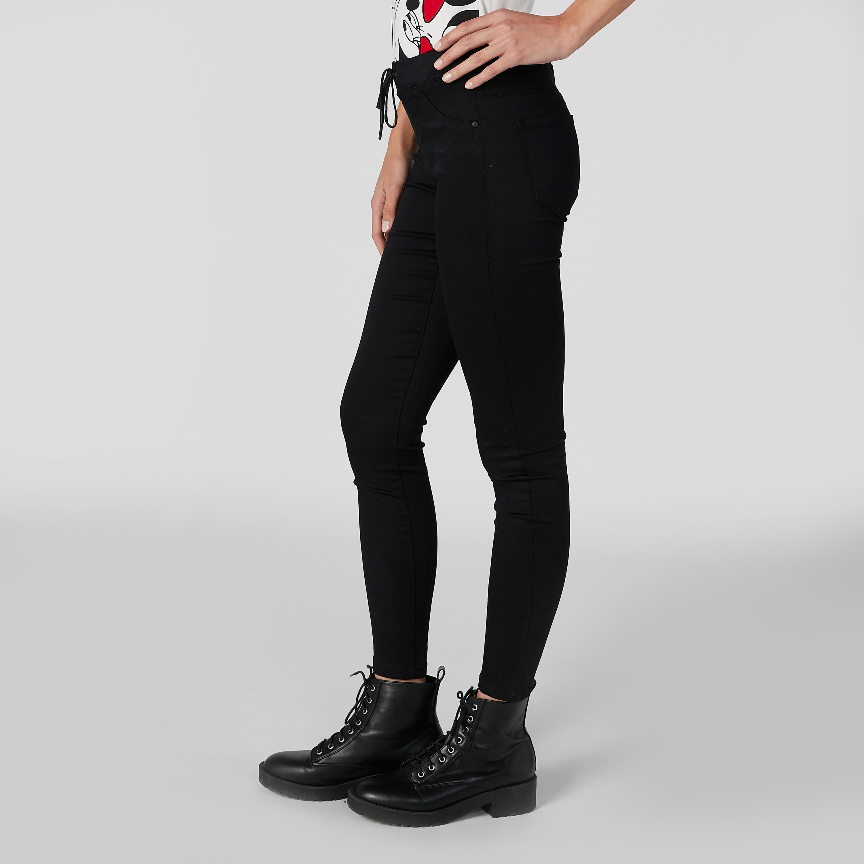 بنطلون جينز مستدام سكيني سادة بخصر متوسط الإرتفاع  وجيوب-women-clothing-bottoms-jeans-image-5