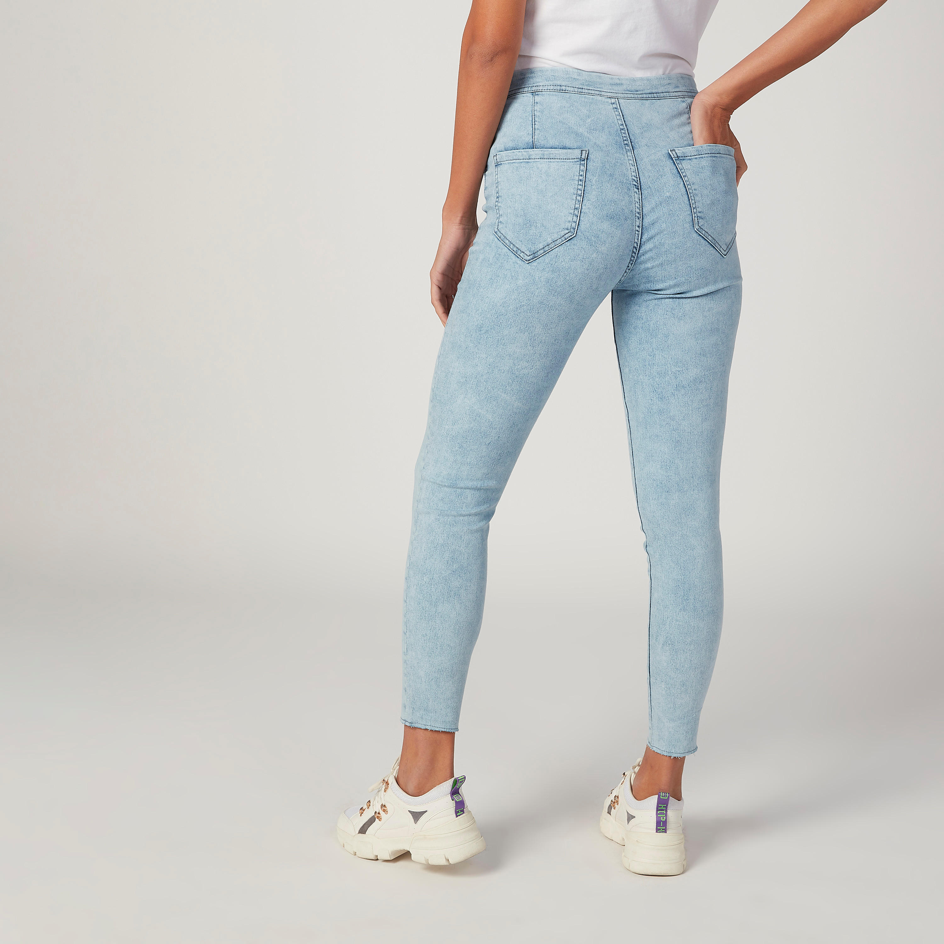 بنطلون جينز مستدام سكيني مقلّم بخصر متوسط الارتفاع وجيوب -women-clothing-bottoms-jeans-image-4