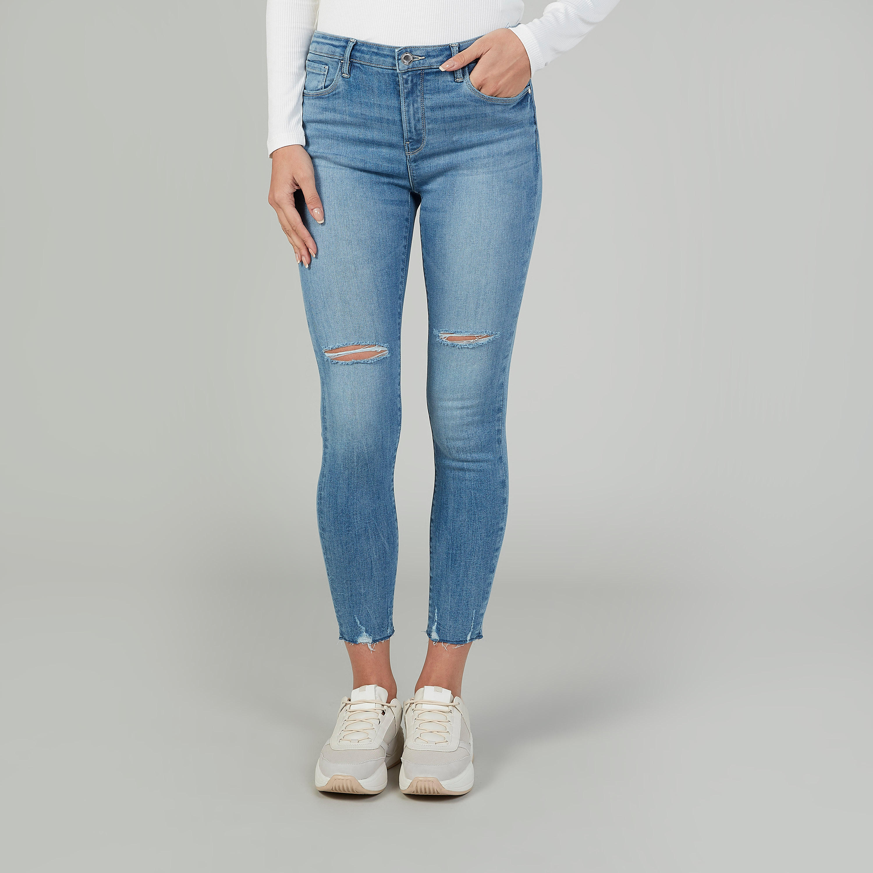 بنطال جينز بتصميم ممزق وزر إغلاق-women-clothing-bottoms-jeans-image-1