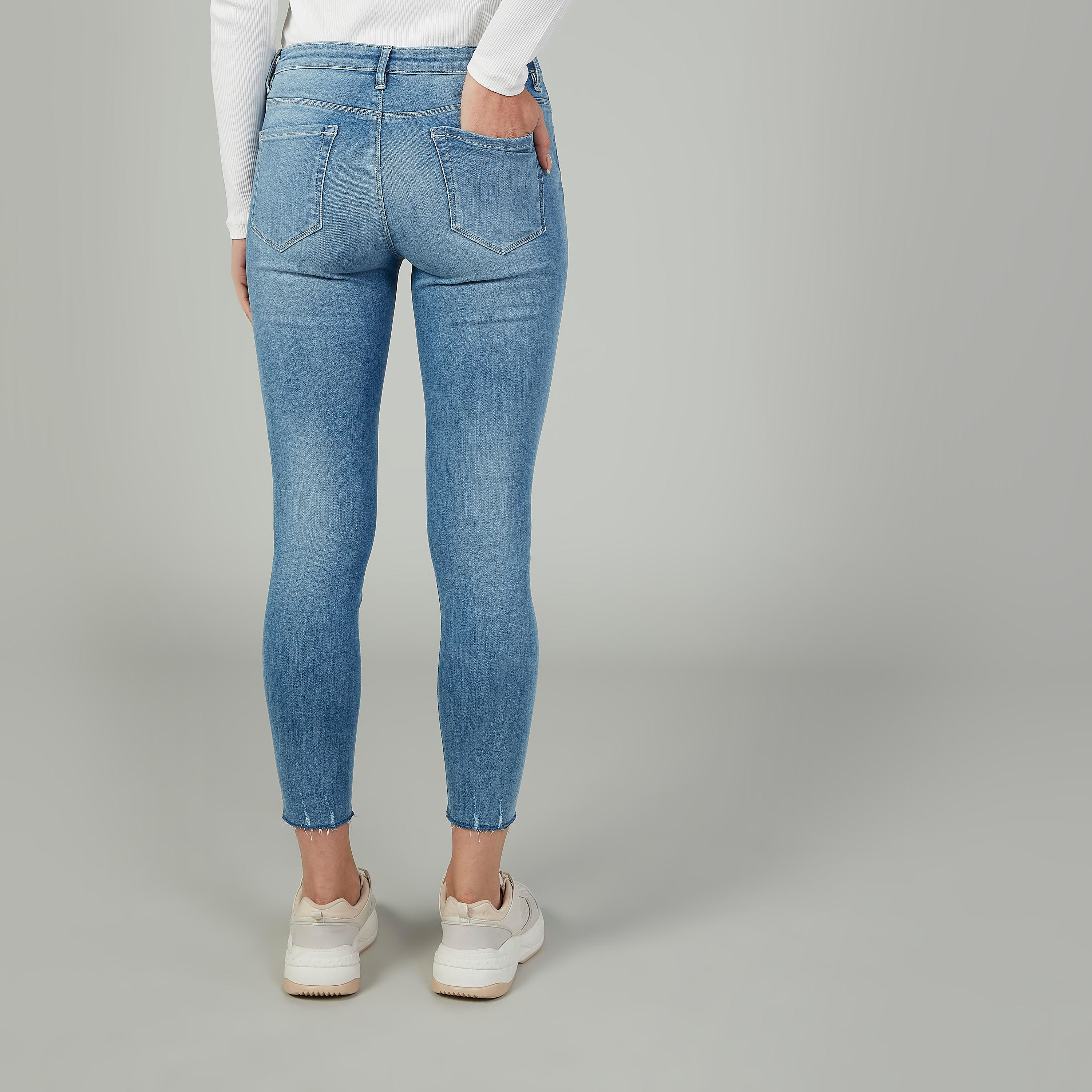 بنطال جينز بتصميم ممزق وزر إغلاق-women-clothing-bottoms-jeans-image-4