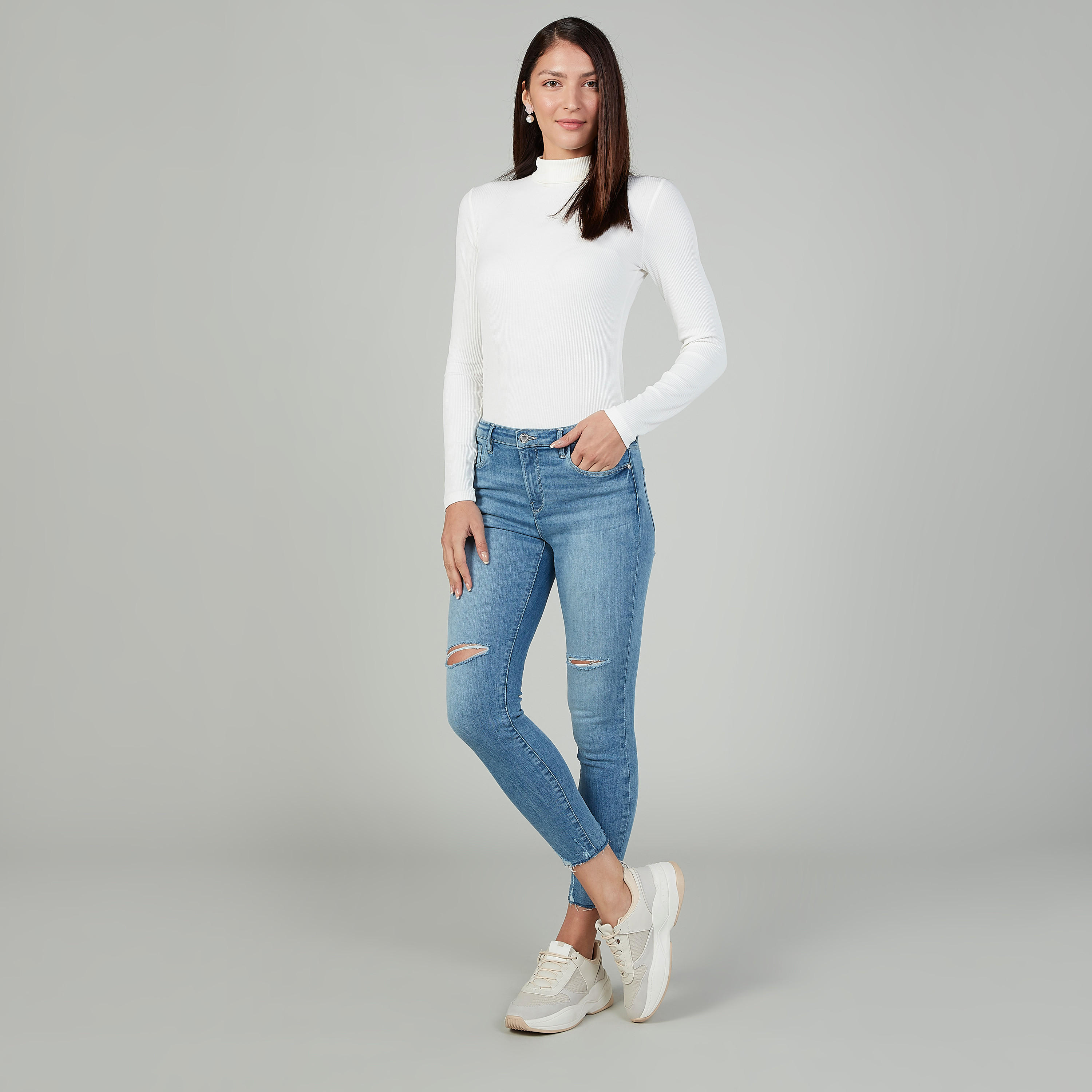 بنطال جينز بتصميم ممزق وزر إغلاق-women-clothing-bottoms-jeans-image-6