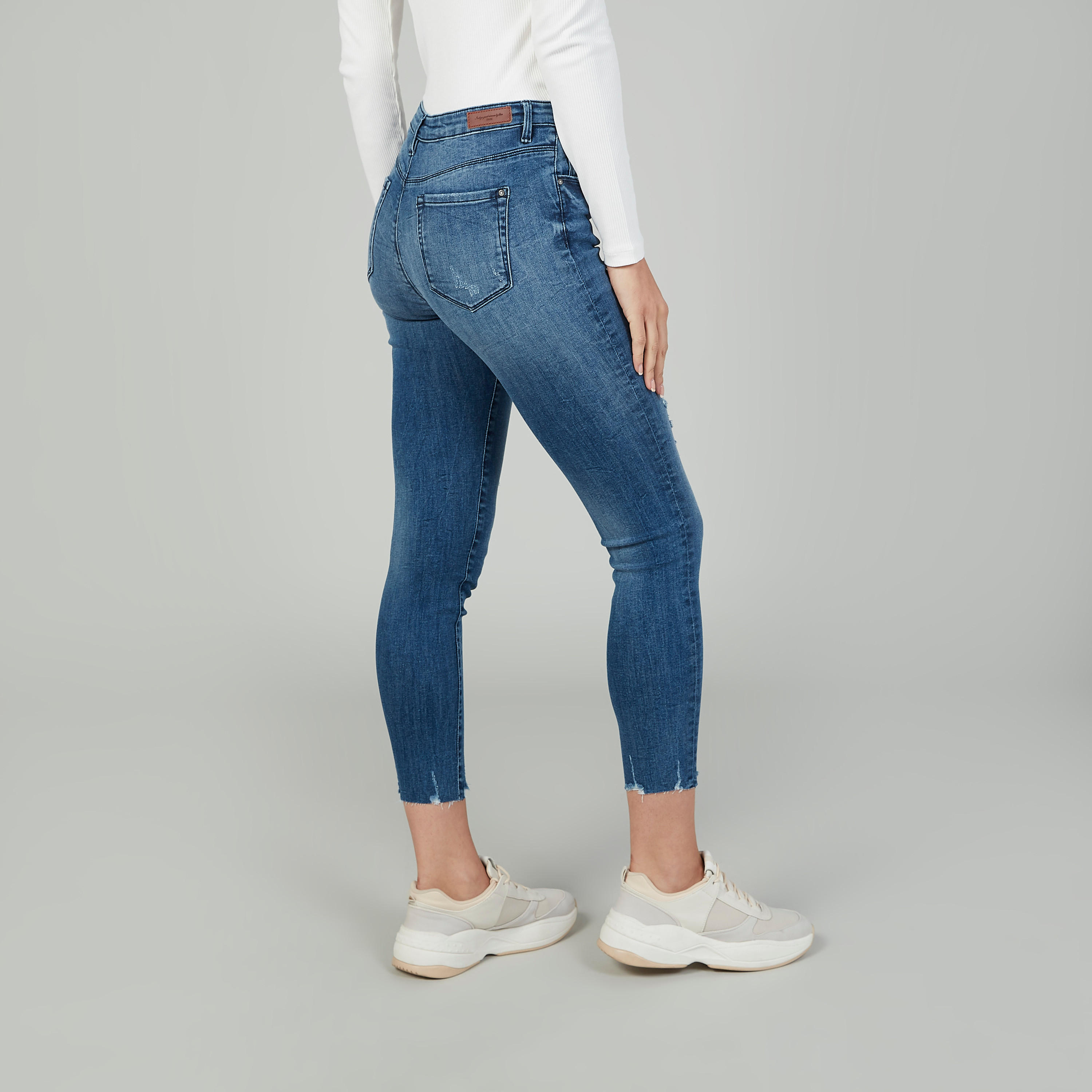 بنطلون جينز بتصميم ممزق وزر إغلاق-women-clothing-bottoms-jeans-image-4