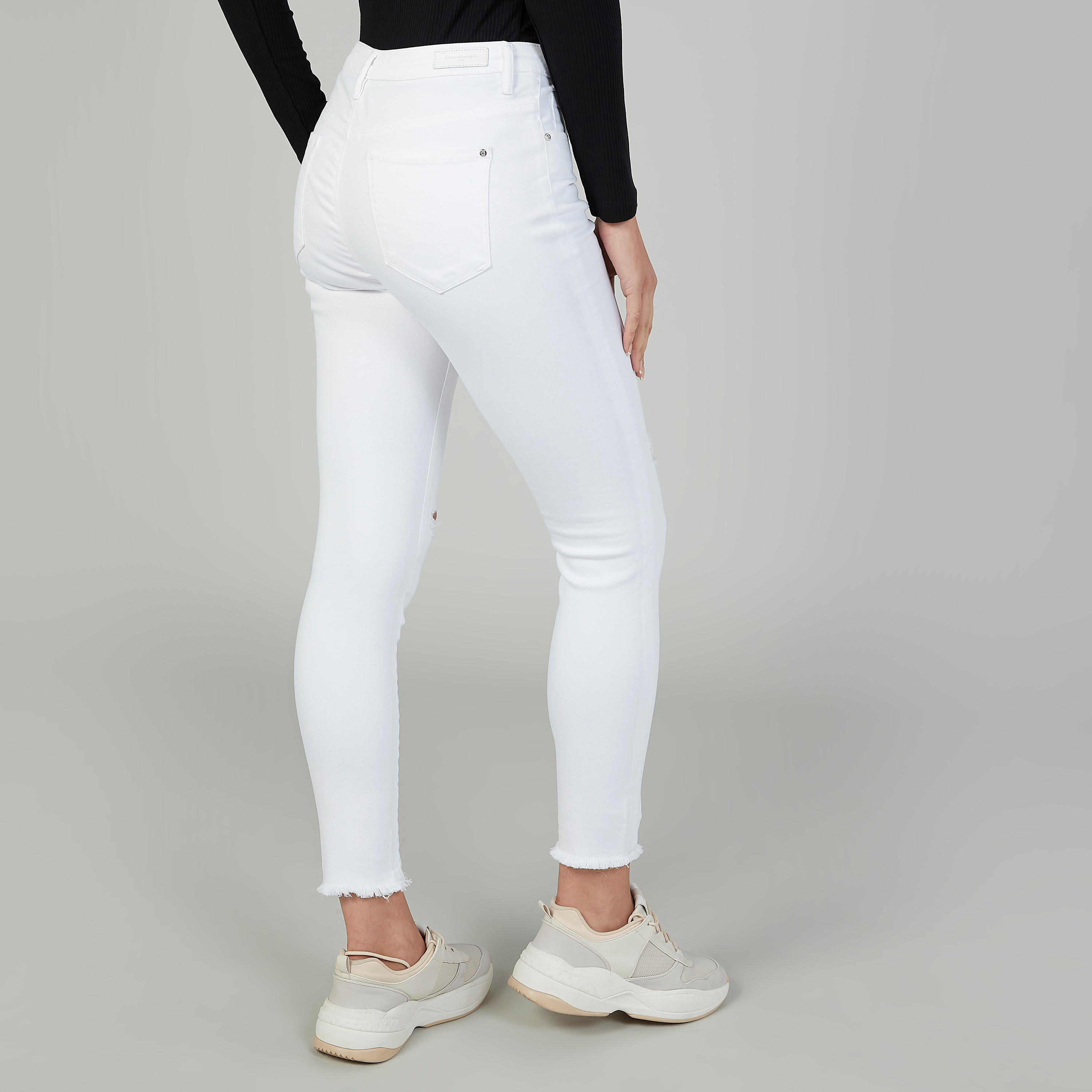 بنطلون جينز بتصميم ممزق وزر إغلاق-women-clothing-bottoms-jeans-image-4