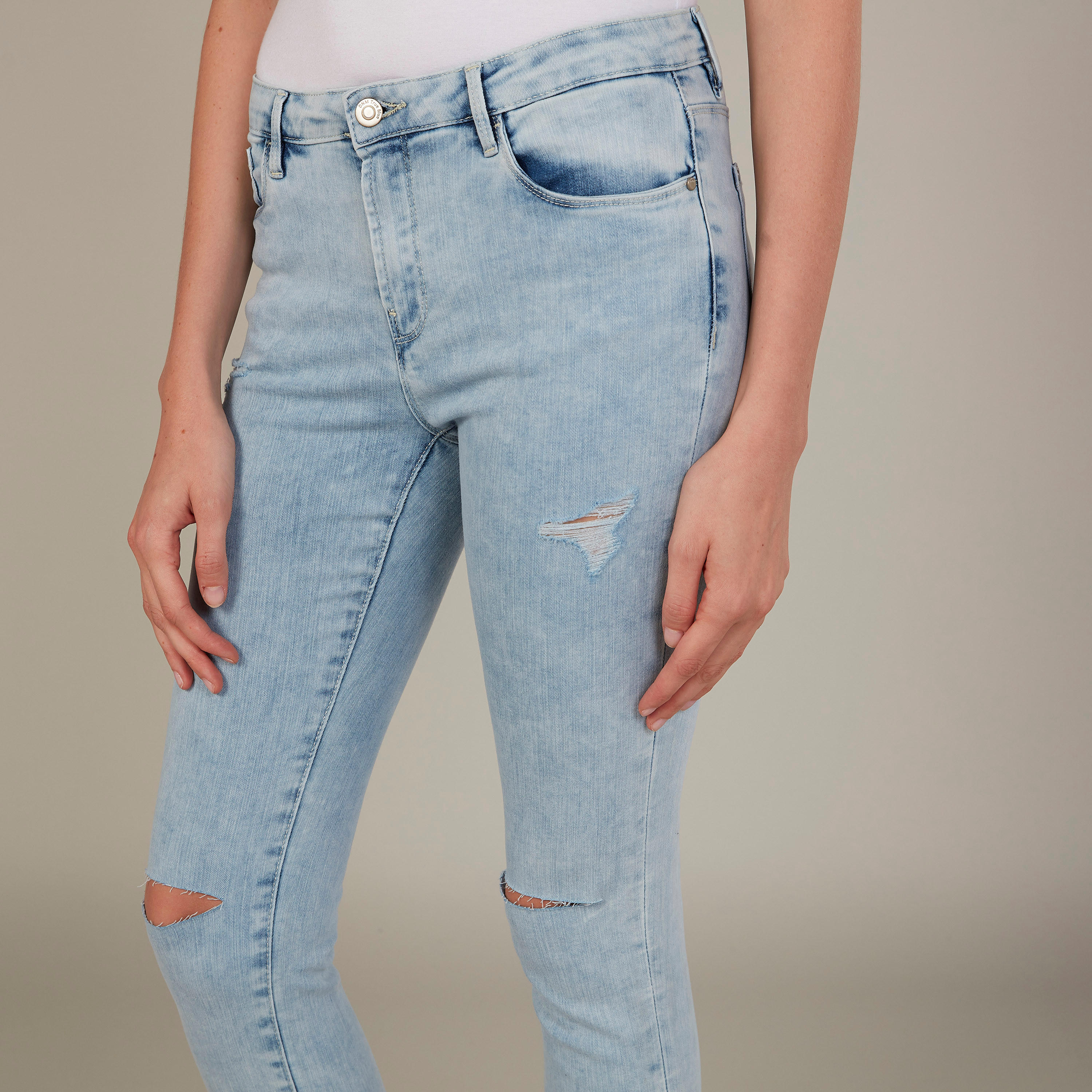 بنطلون جينز ممزّق بجيوب وحلقات حزام-women-clothing-bottoms-jeans-image-3