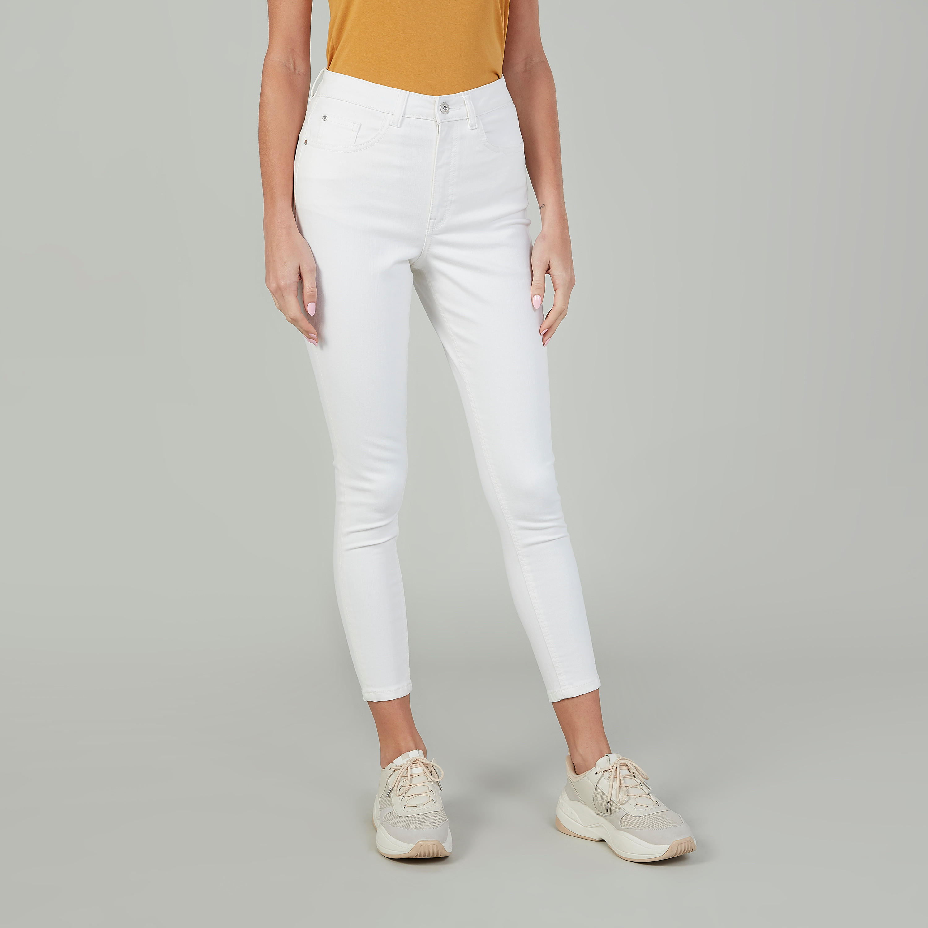 بنطلون جينز سكيني بخصر متوسط الارتفاع وجيوب-women-clothing-bottoms-jeans-image-1
