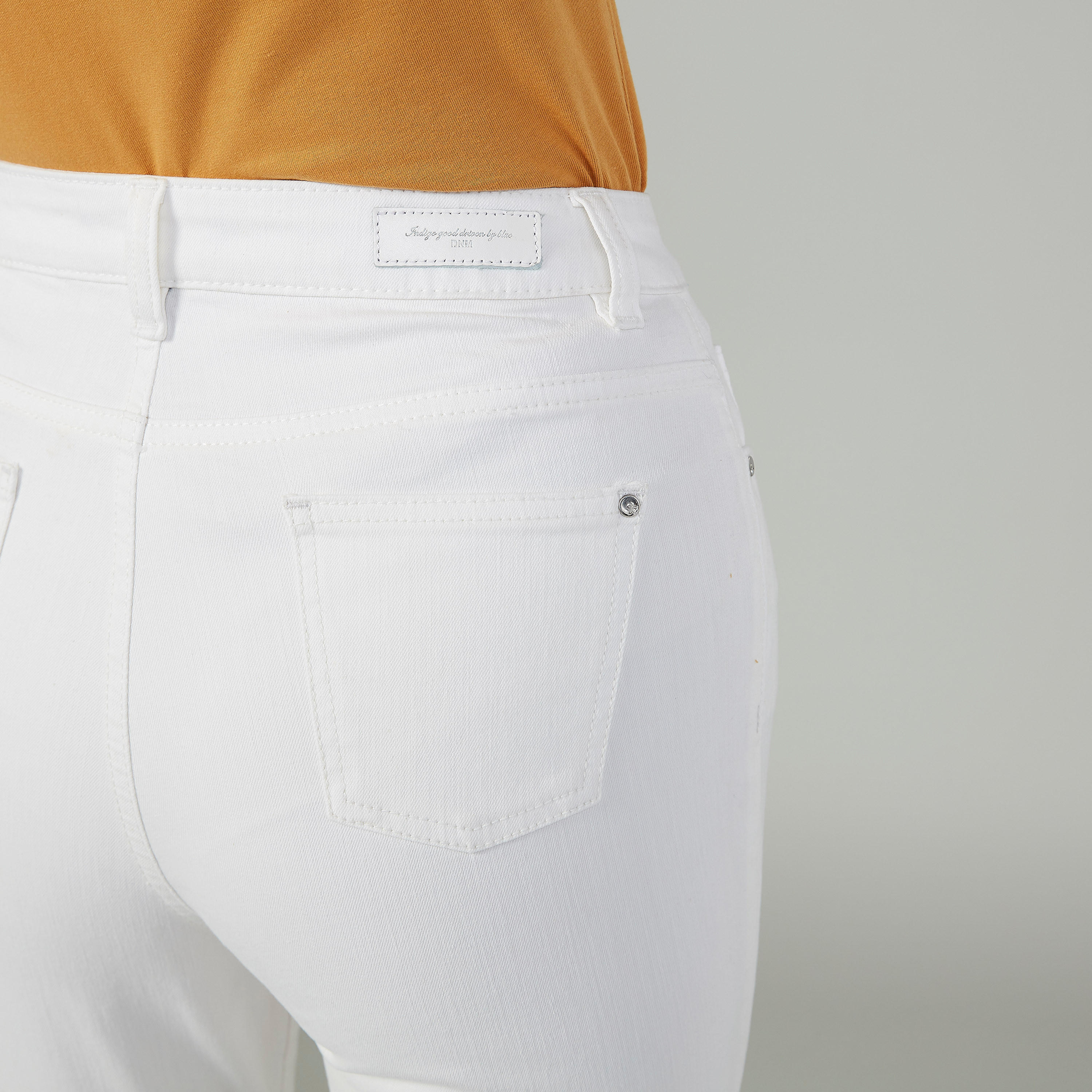 بنطلون جينز سكيني بخصر متوسط الارتفاع وجيوب-women-clothing-bottoms-jeans-image-3